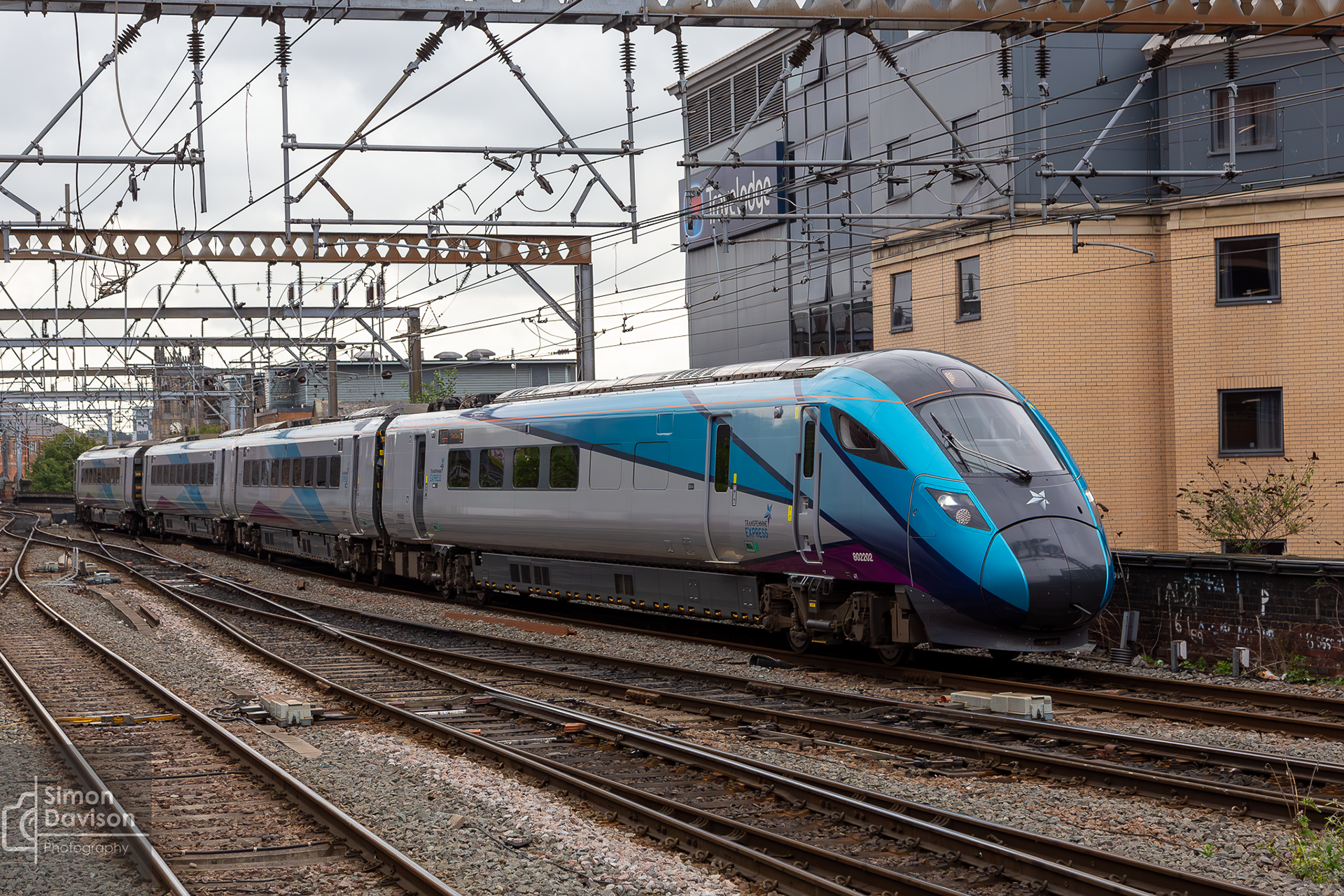 Transpennine Express 802 arriving into Leeds