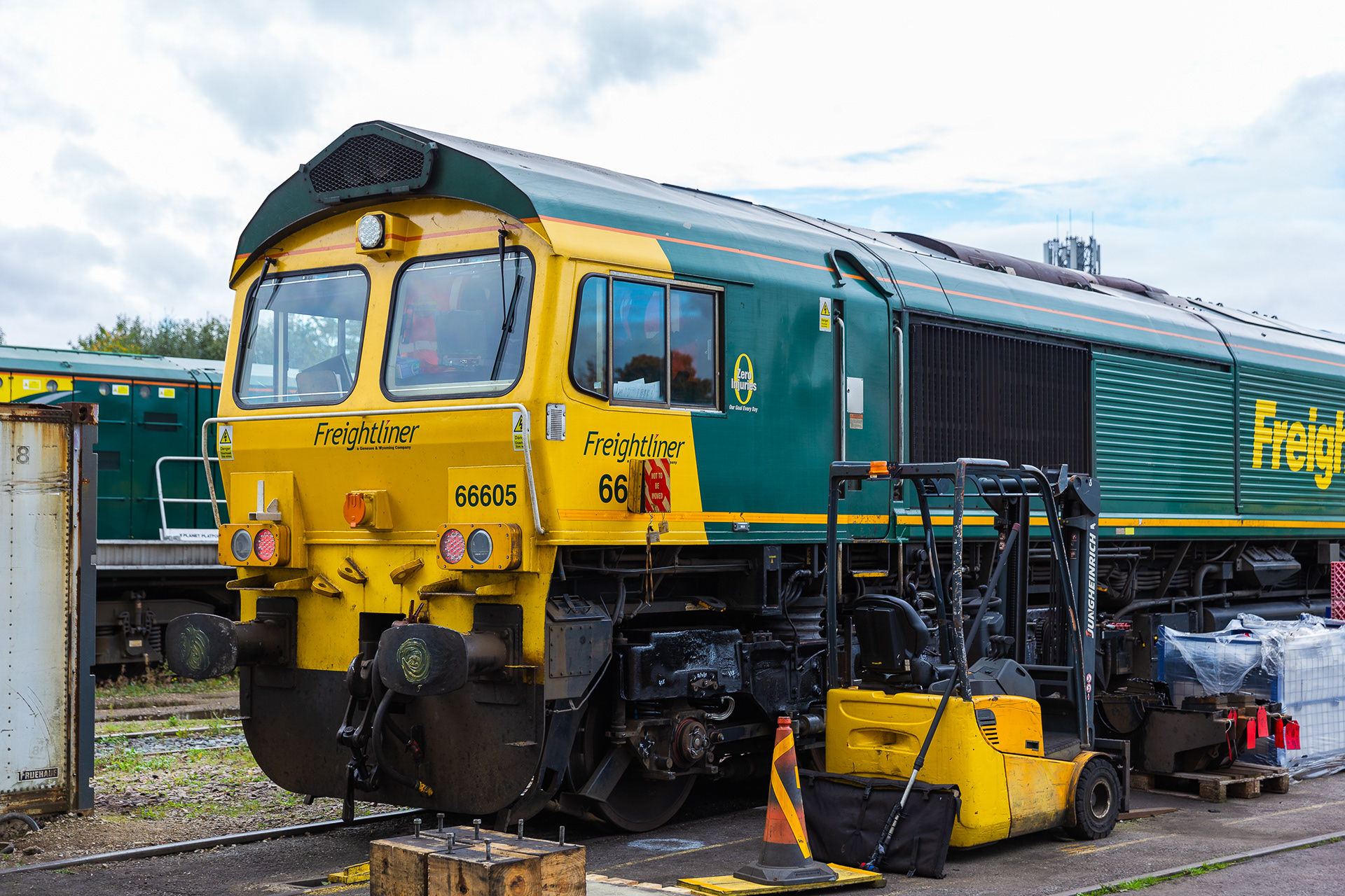 Freightliner 66605