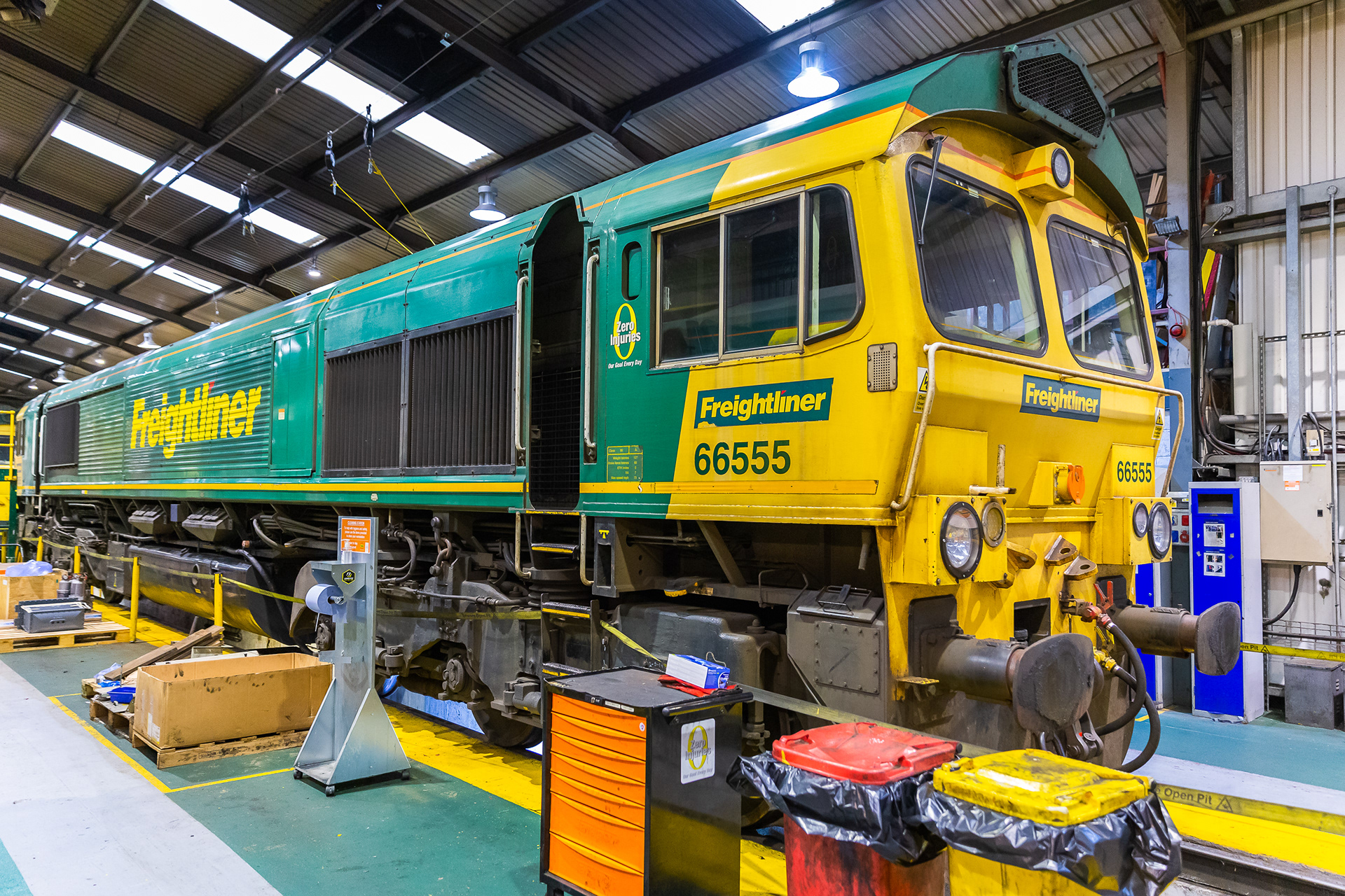 Freightliner 66555