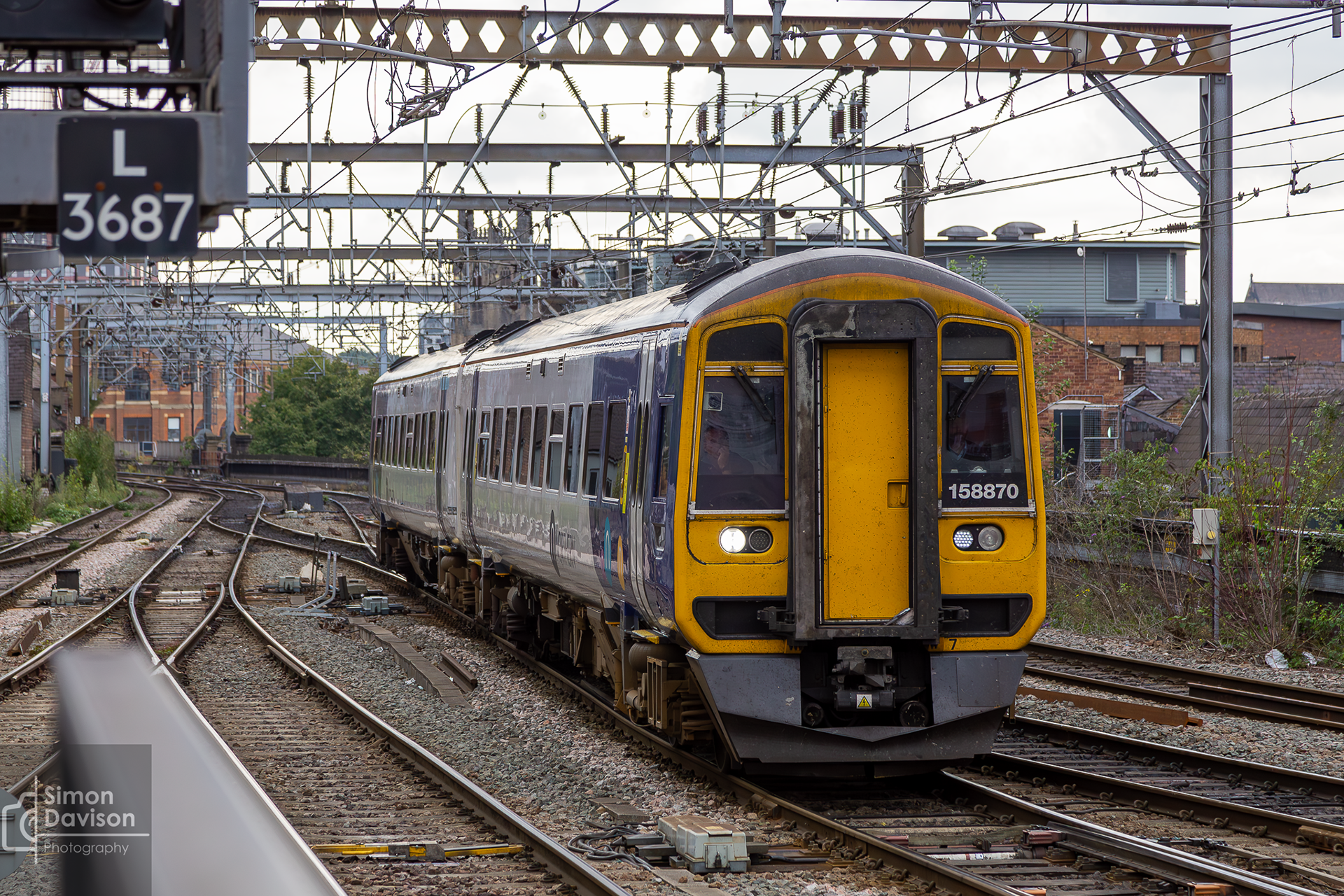Northern 158870 arriving into Leeds