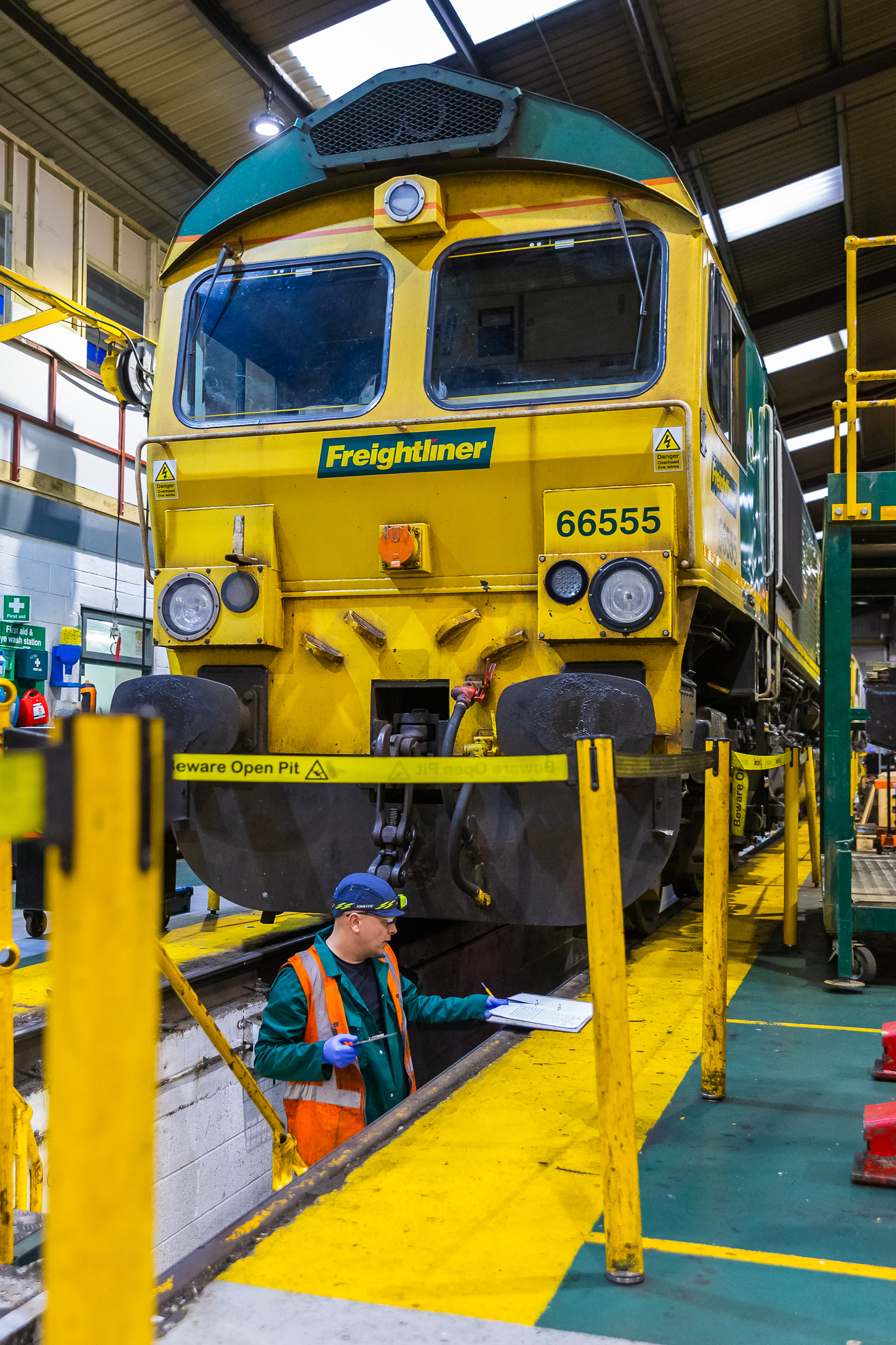 Freightliner 66555 with its fitter
