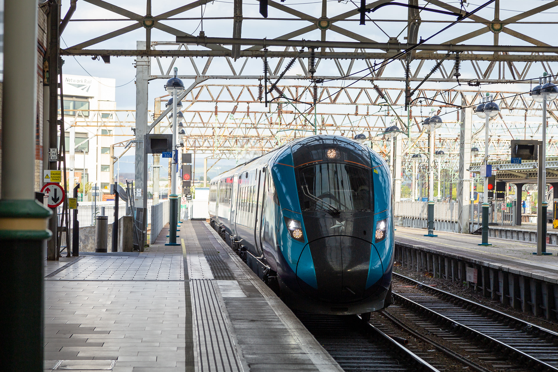 Transpennine Express 802203 arriving into Manchester Piccadilly