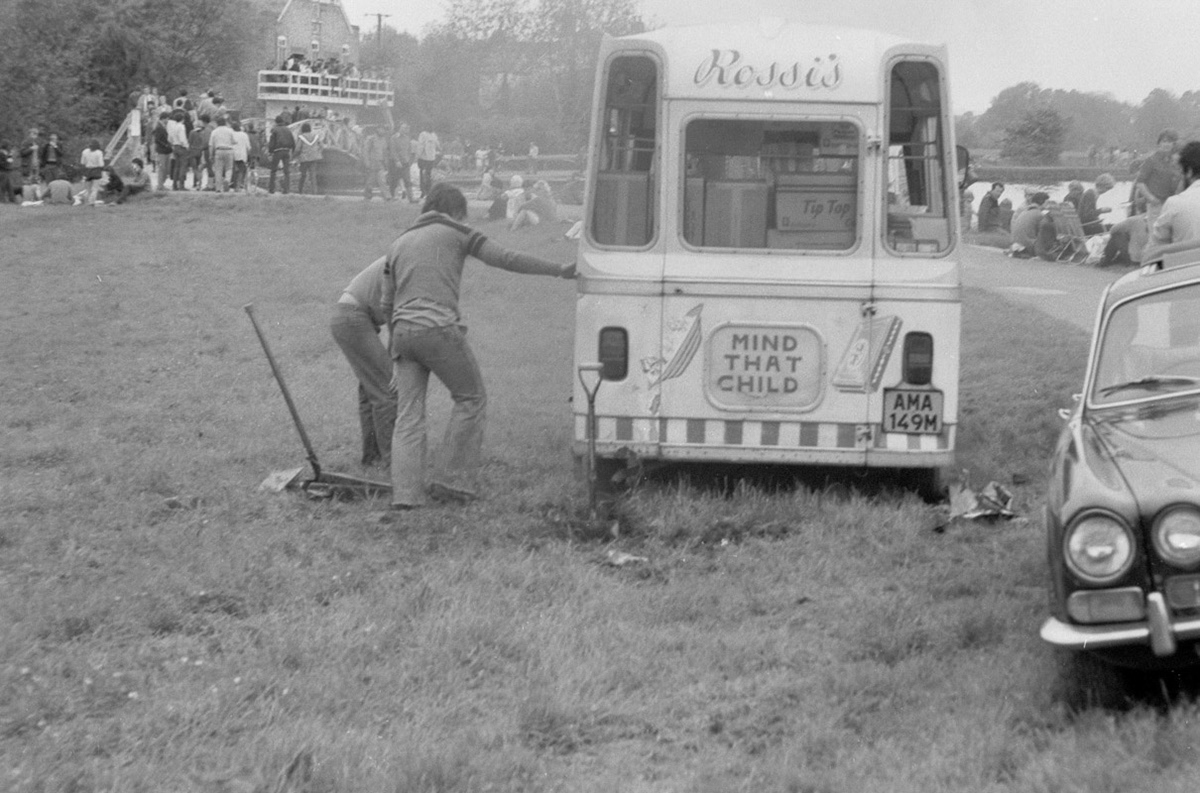Scan of original Kodak Tri-X Pan 35mm negative.