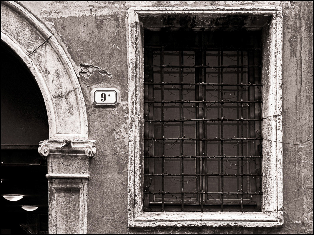 9 - Entrance to Piazza Bra, Verona.