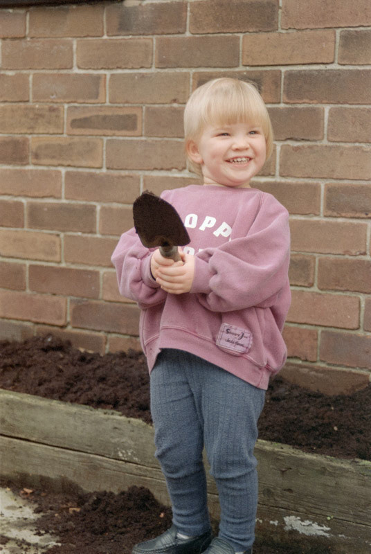 Scan of original Agfa Portrait 160 35mm negative.