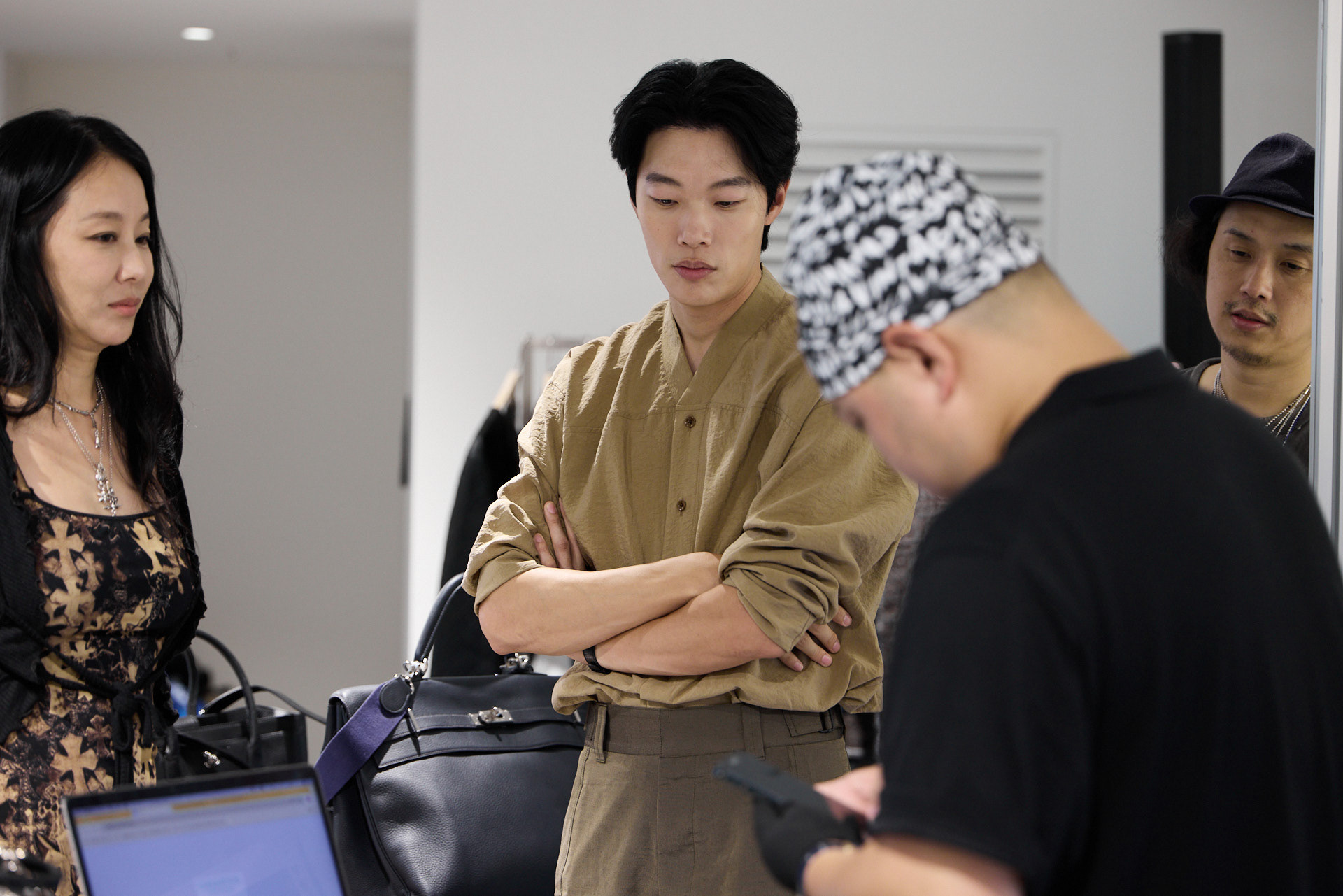 카사노바 빈티지 팝업스토어 방문객 현장 스케치 및 분위기 사진 - joe studio (조 스튜디오)