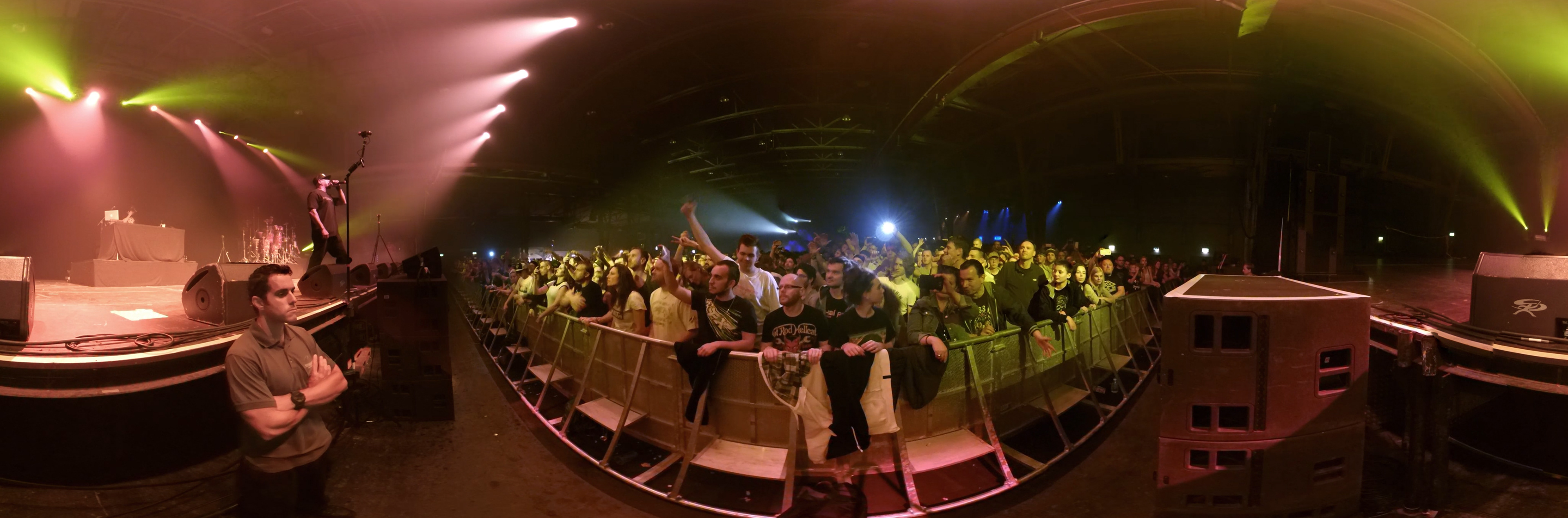 The crowd cheers to Insane in The Brain