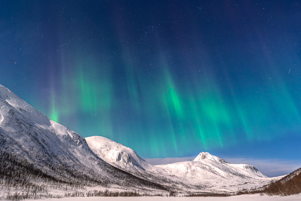 Northern lights during fullmoon