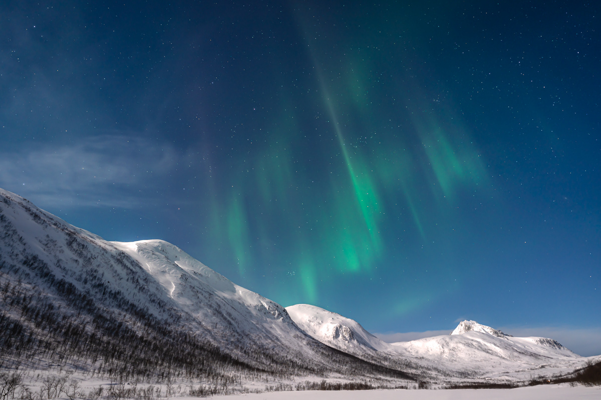 Northern lights during fullmoon