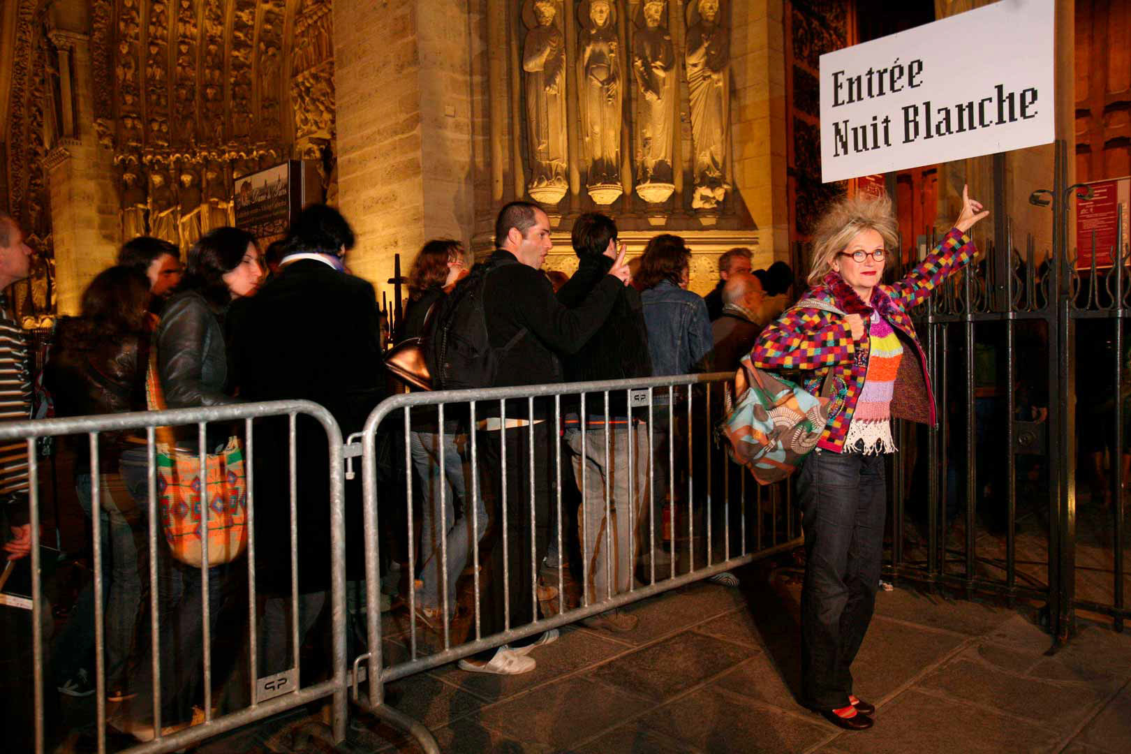 À l'entrée de Notre-Dame