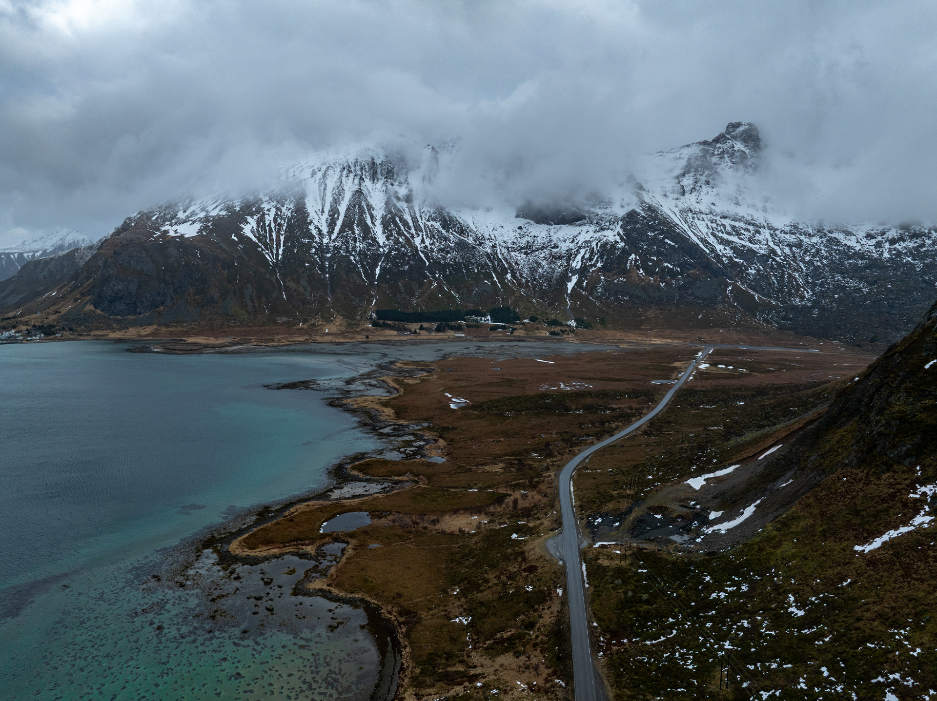 After a few days of temperatures just above freezing, the snow almost entirely melted away.