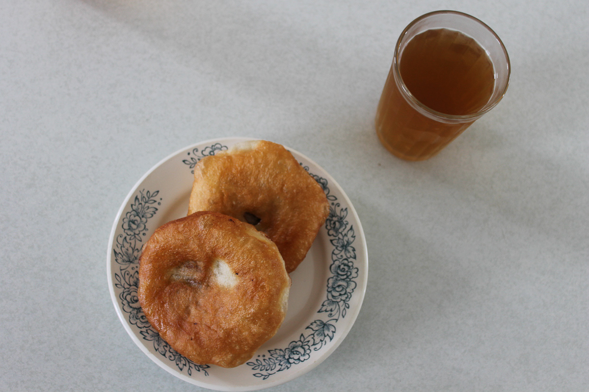 Colazione a Naushki, Russia. Al confine con la Mongolia, lungo la Transiberiana, 2015