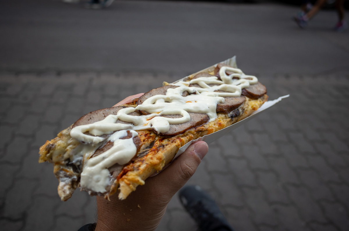 Zapiekanka. Cracovia, Polonia, 2019