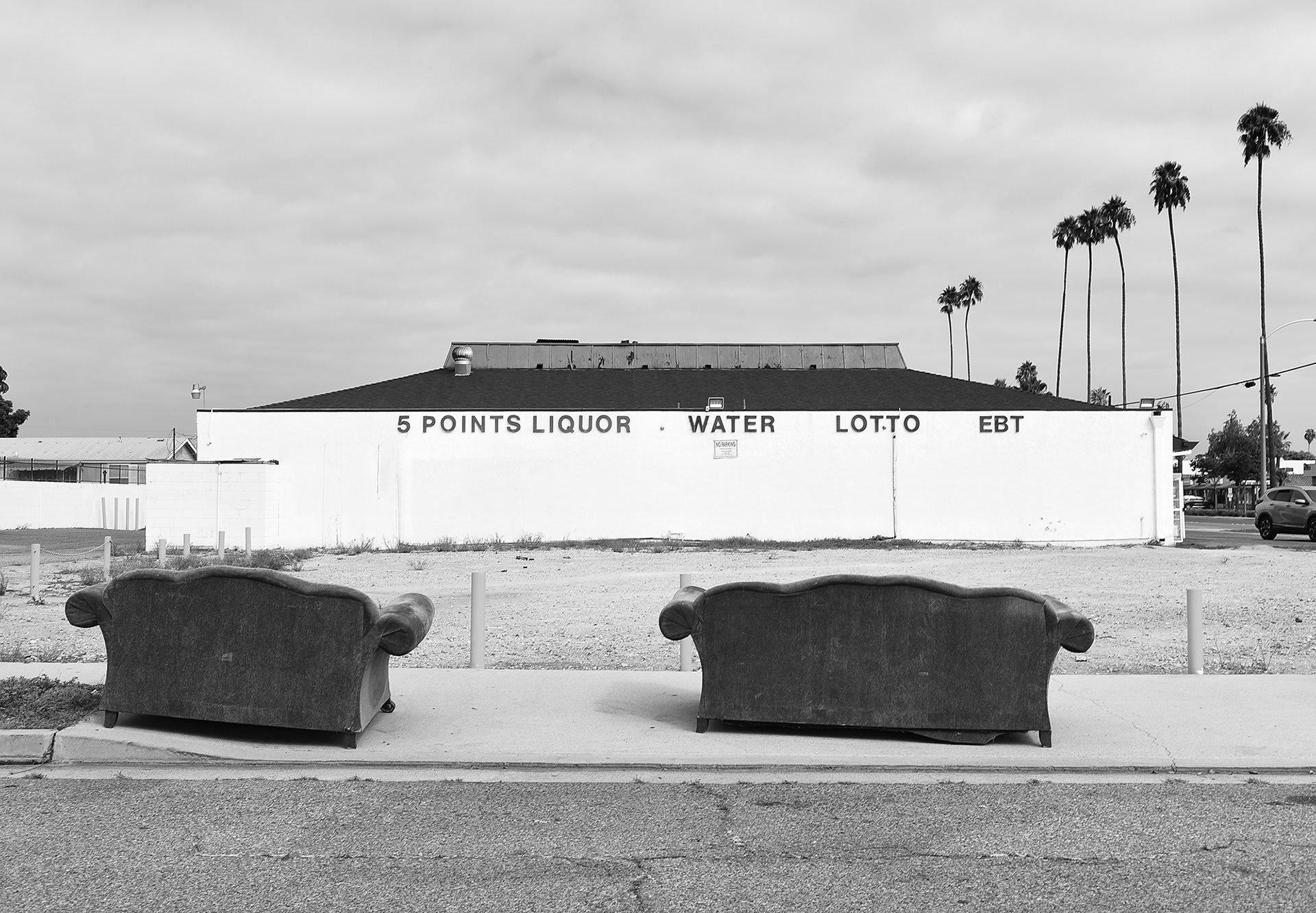 5 Points Liquor, Lincoln Blvd, Anaheim, CA, black and white photograph