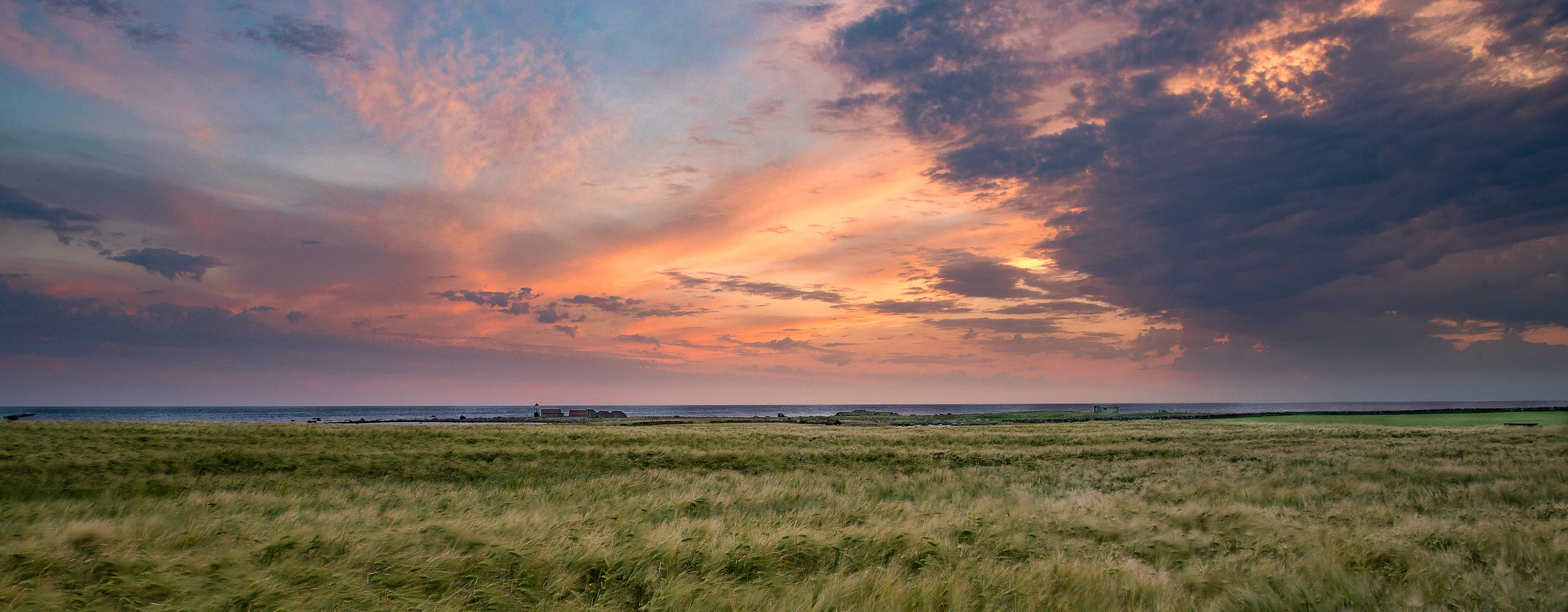 Solnedgang over Håtangen