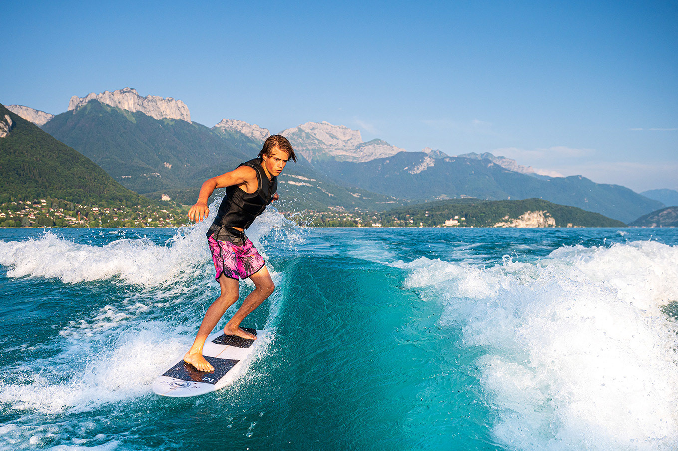 Wakesurf sur le lac d'Annecy