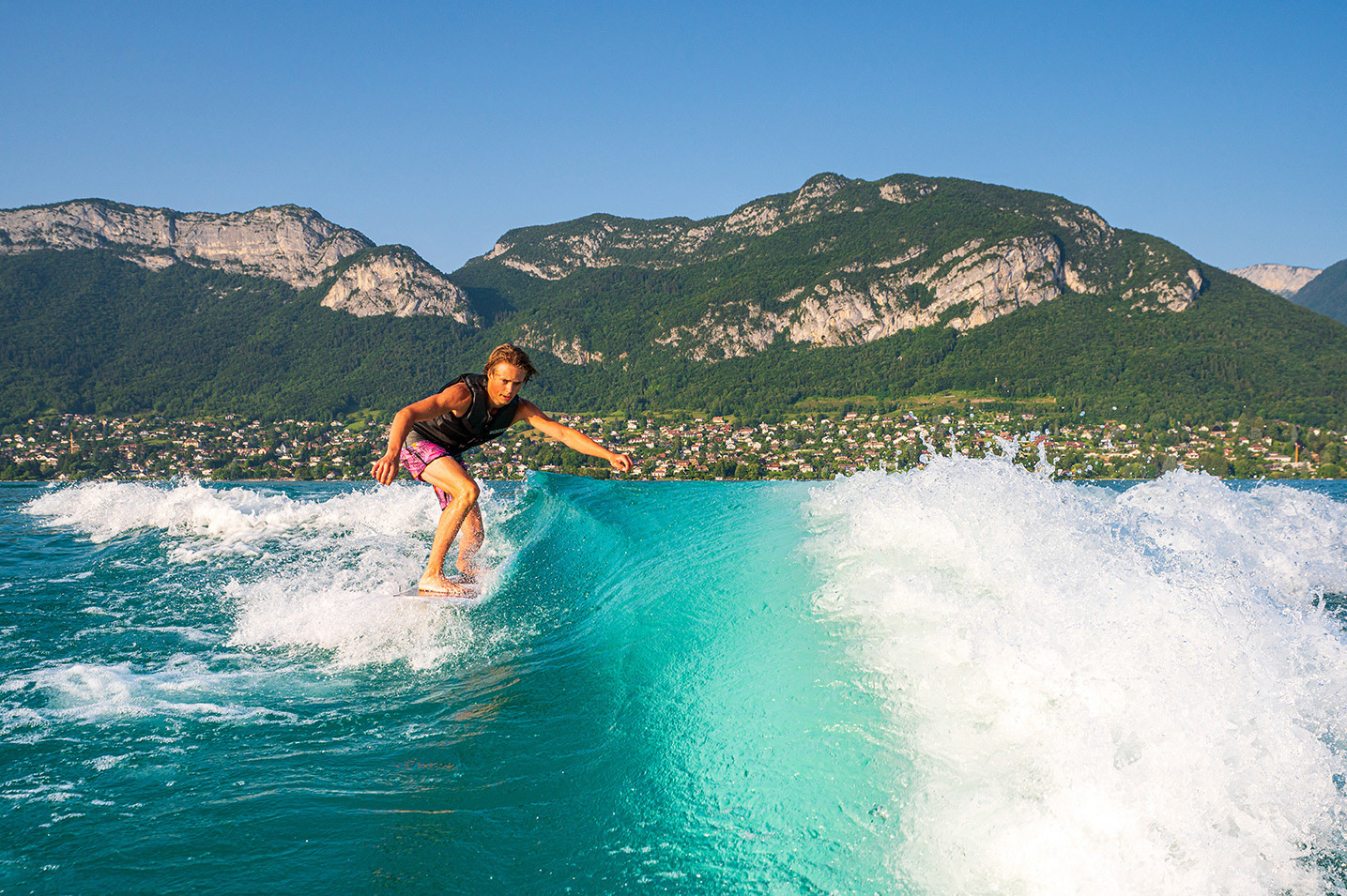 Wakesurf sur le lac d'Annecy