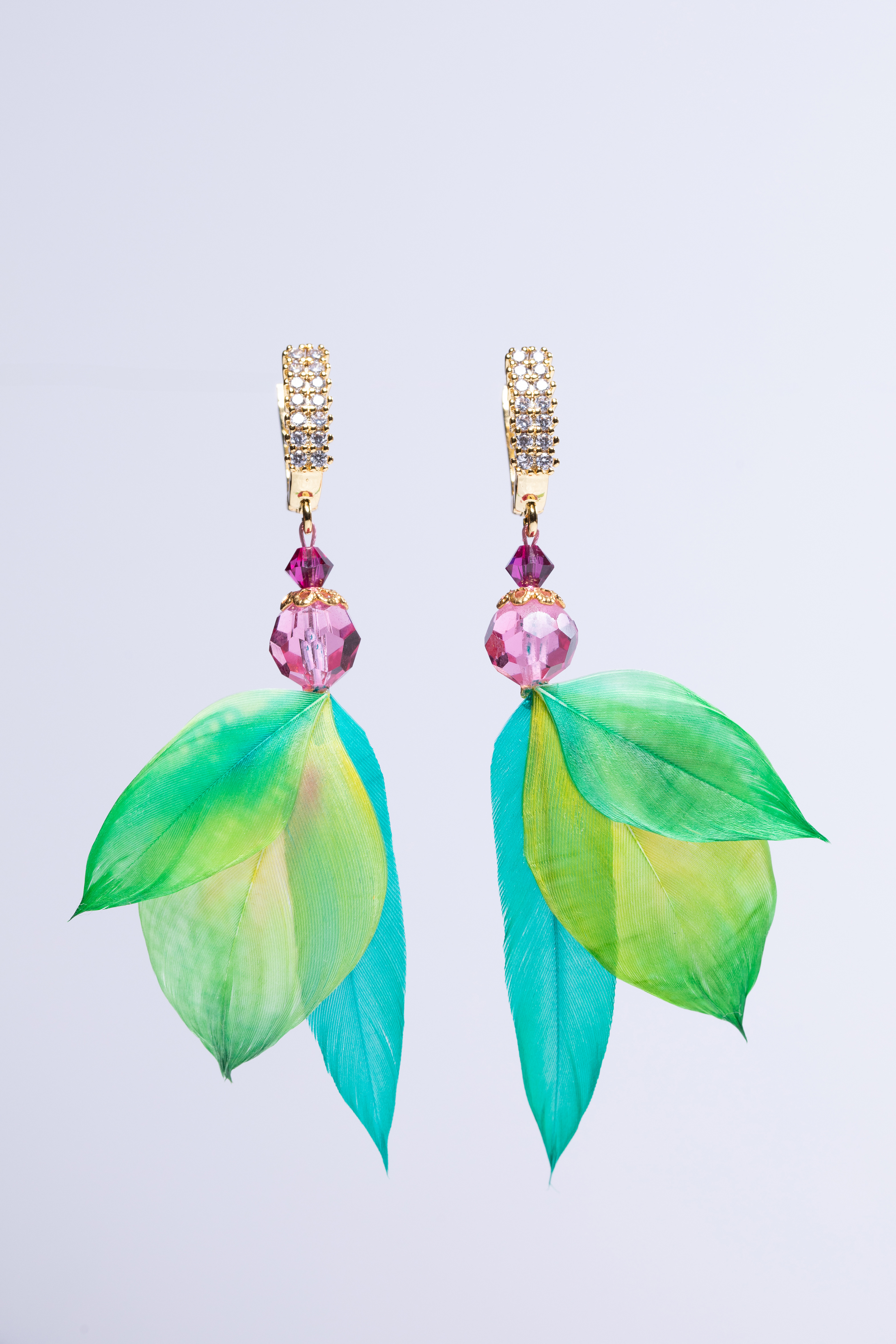 Marie Piron - P'Plumes création de bijoux à base de plumes et de matières naturelles.