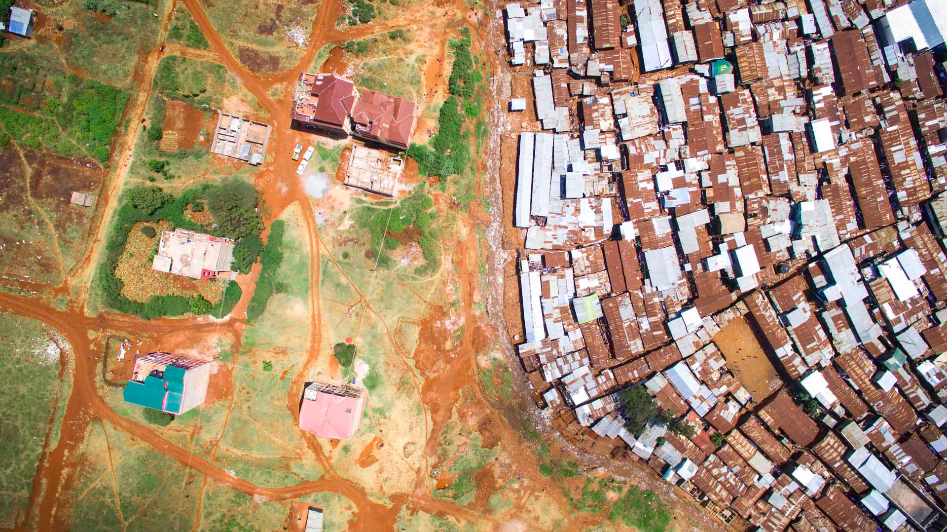 large houses next to a packed slum and the nairobi river