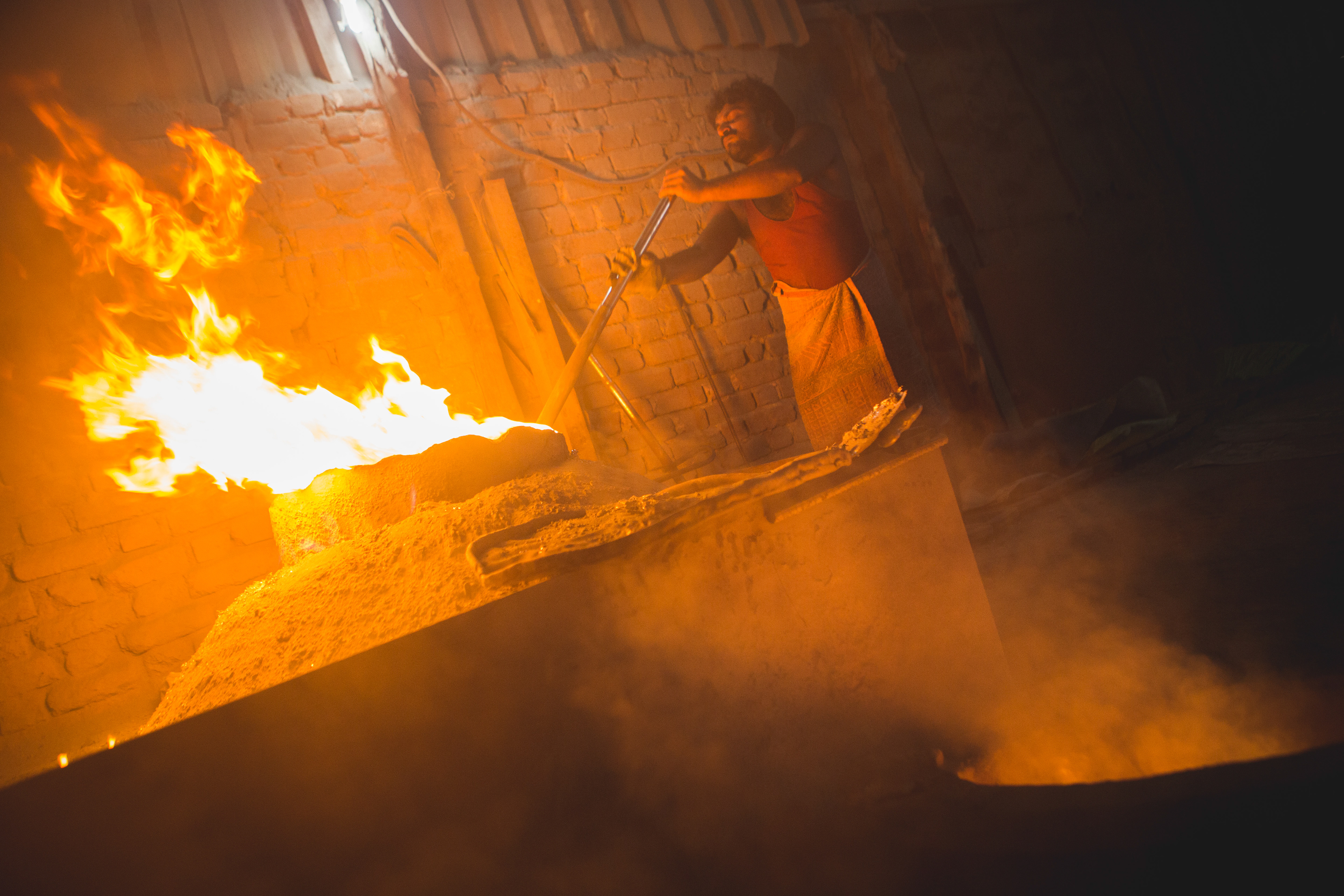 a man smelts aluminum