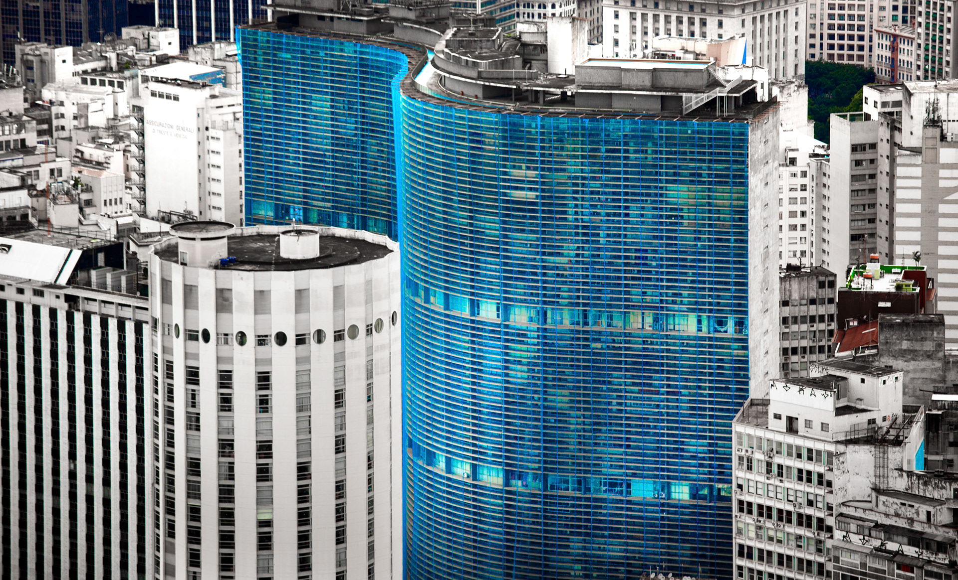 Oscar Niemeyer’s iconic Copan building undulates through São Paulo’s dense skyline—its scale and sculptural form a modernist monument to vertical urban living.