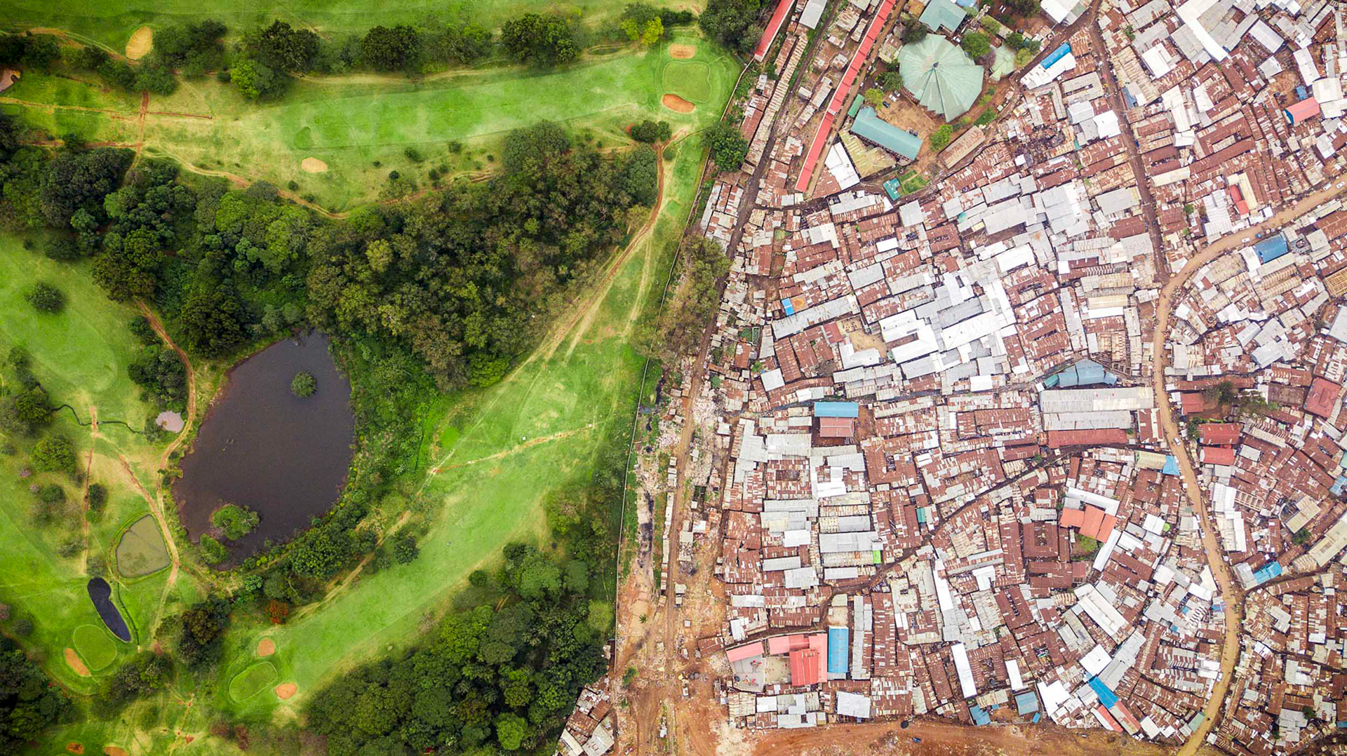 golf course next to a slum in nairobi