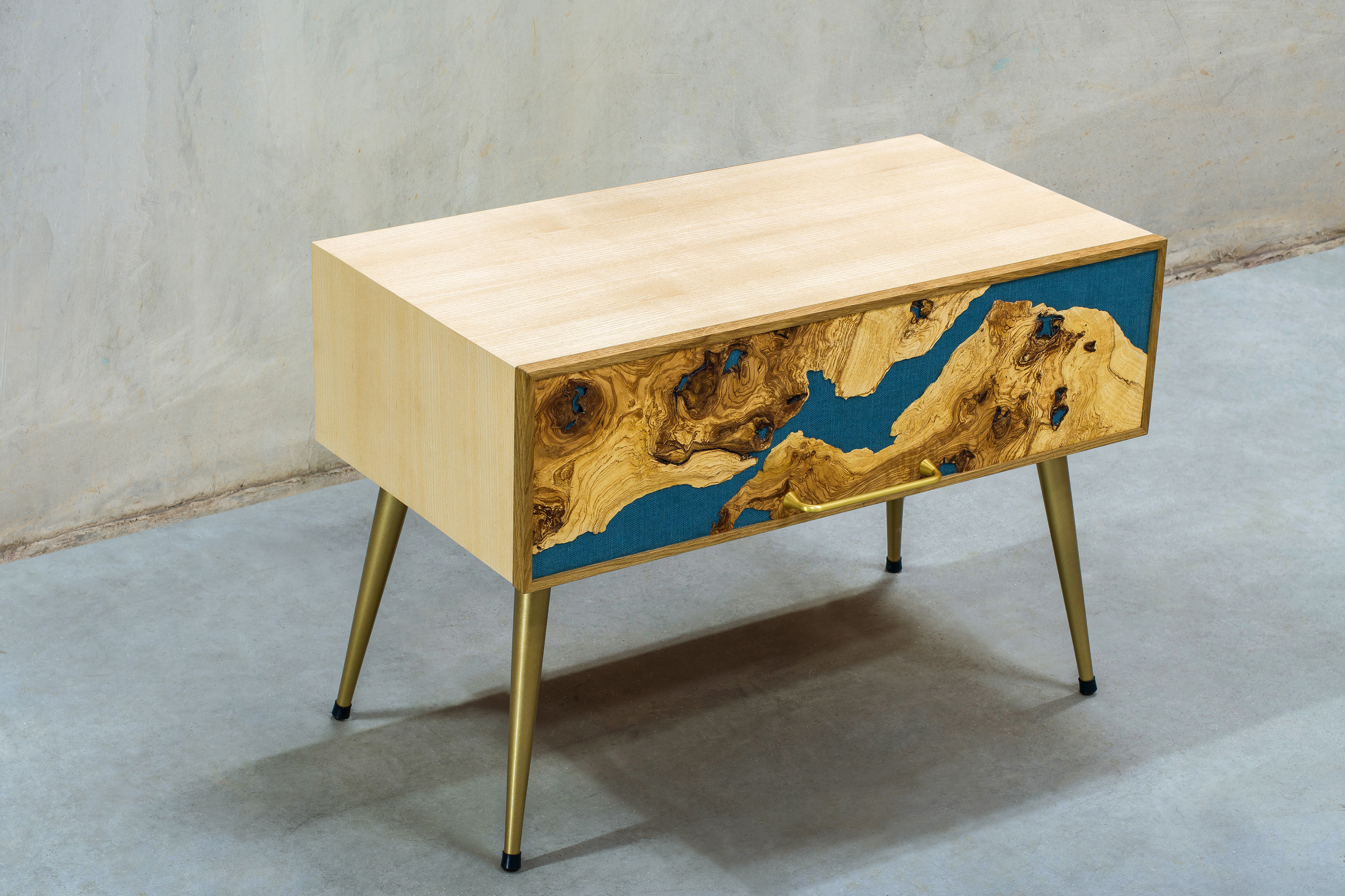 Table de chevet après retouches