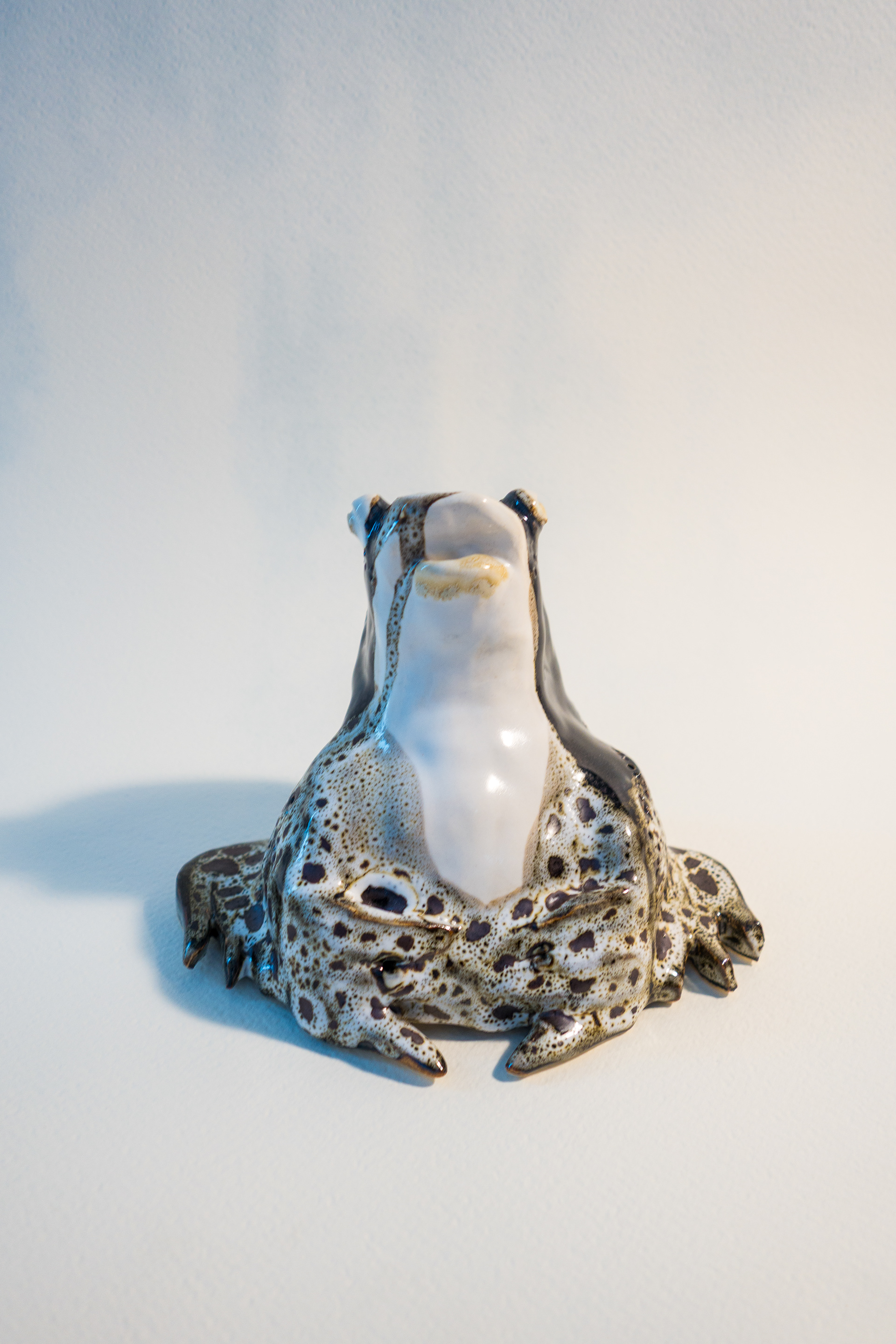 grenouille modelée en grès