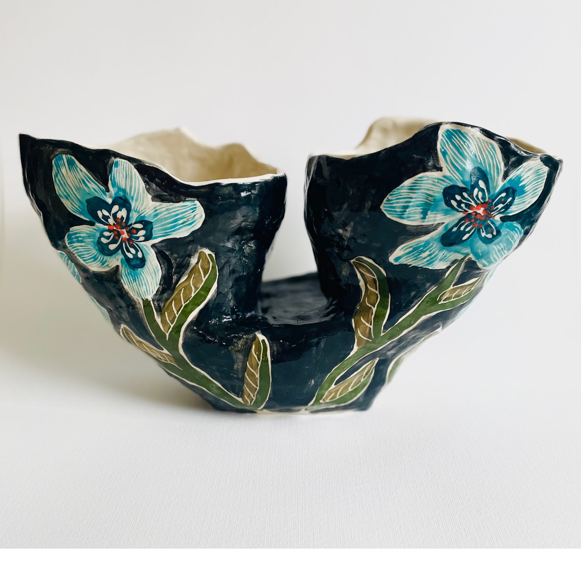 vase en grès modelé, décoré et émaillé