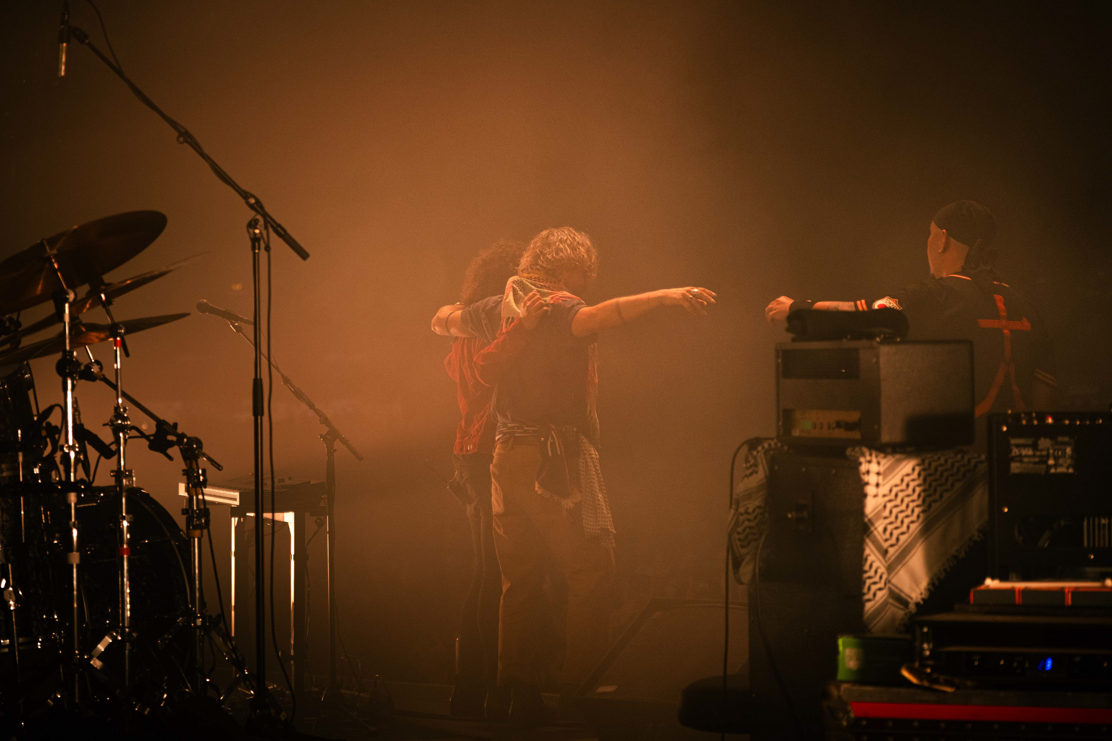 Live photography of John Butler Trio at Au Pont du Rock by Zacharie Pain