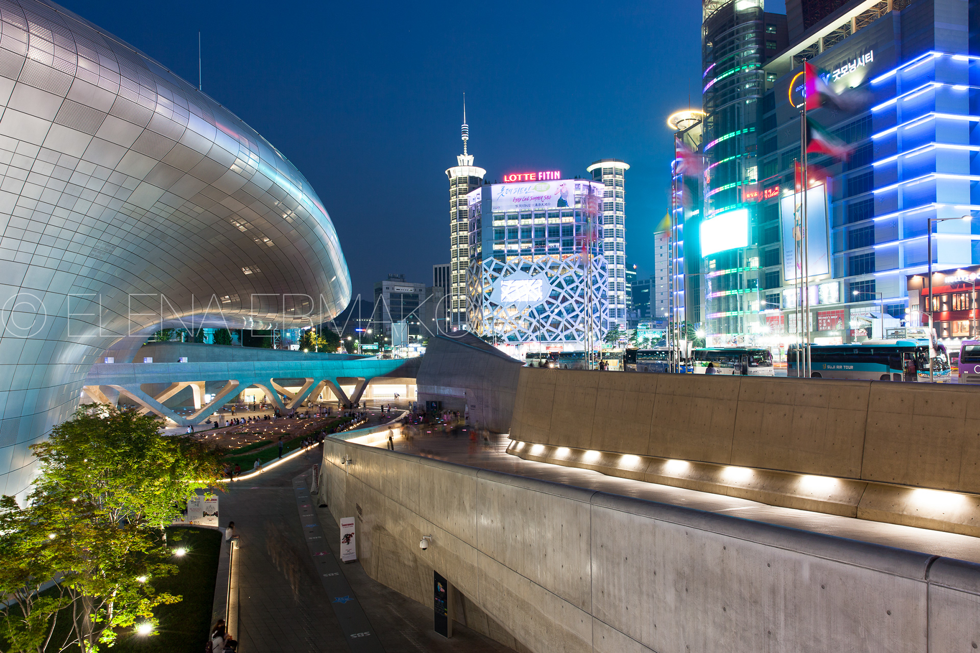 Night view of Dongdaemun Plaza, skyscrapers and shopping area, Seoul, South Korea.