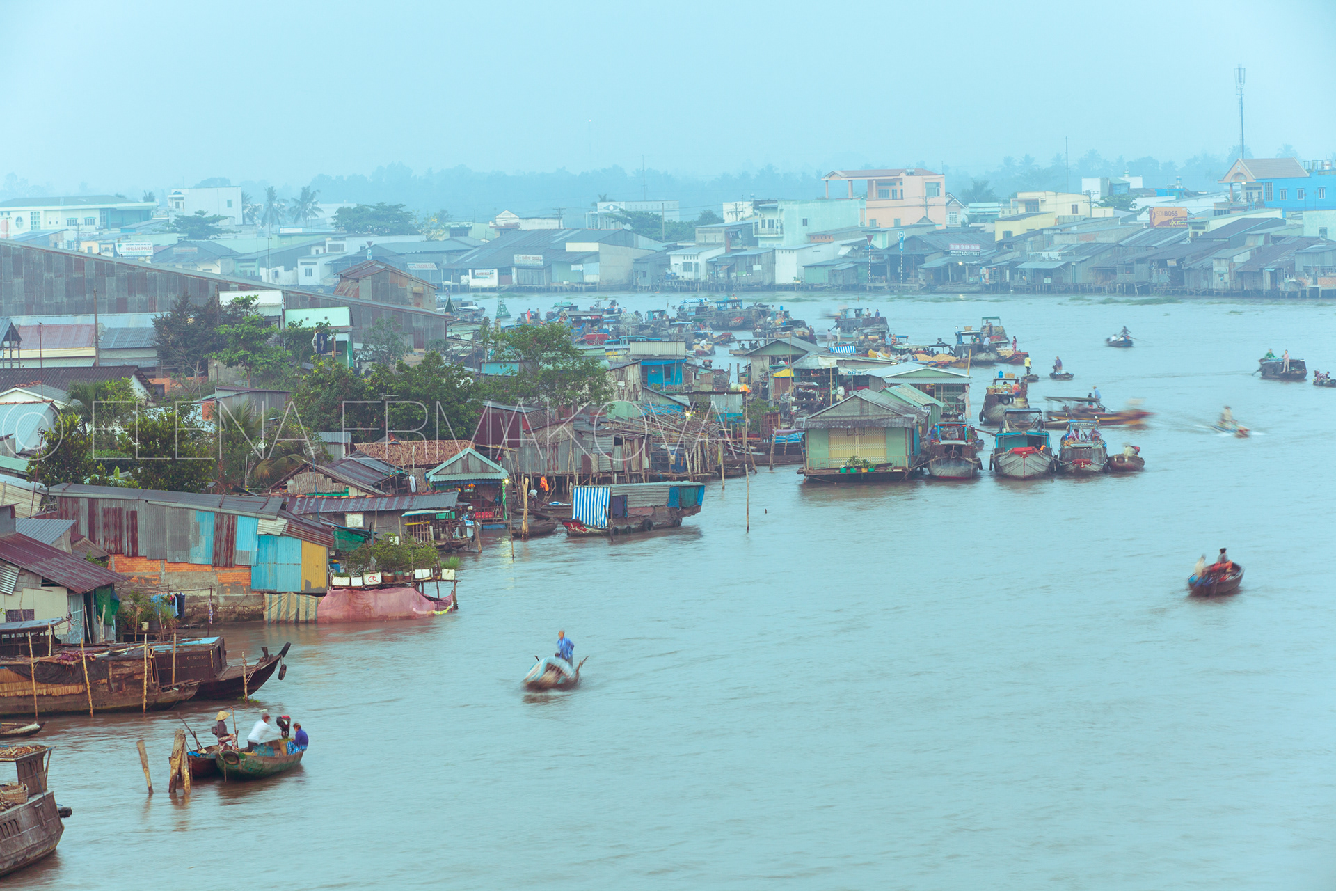 The largest floating market at Mekong Delta, Can Tho, Southern Vietnam.