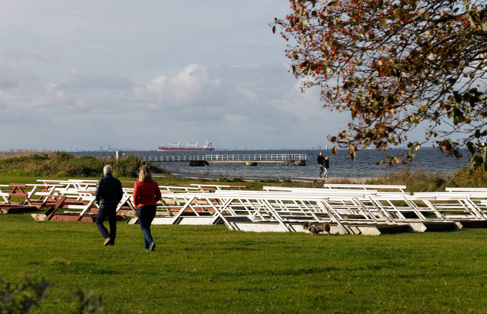 Ribersborgsstanden, Ribban, är inte bara en underbar badstrand. Det är en underbar plats att njuta på under alla årets dagar. En solig höstdag går det även se Köpenhamn i bakgrunden.
