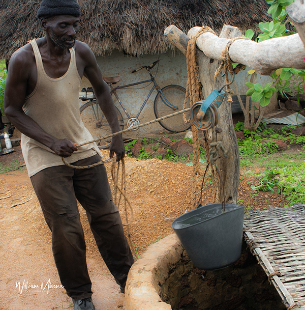 Man drilling water from well - Senegal 2016