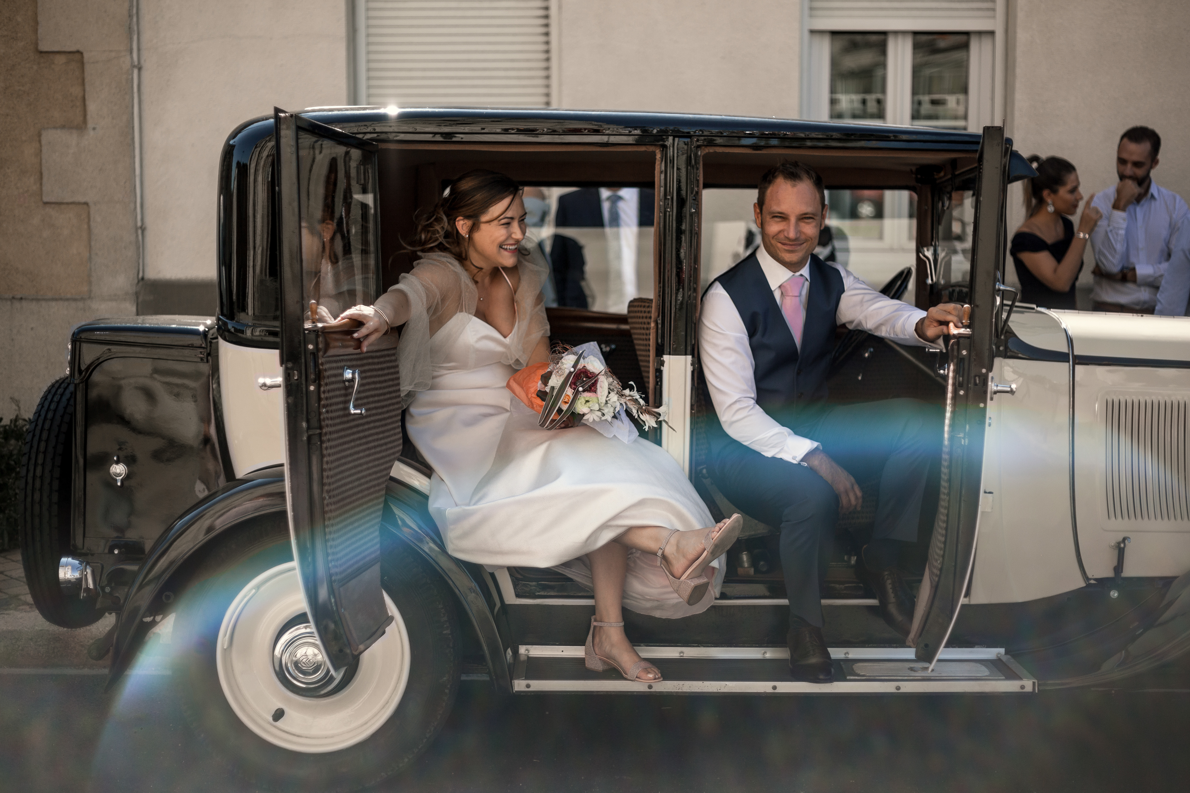 Mariage shooting voiture retro bordeaux