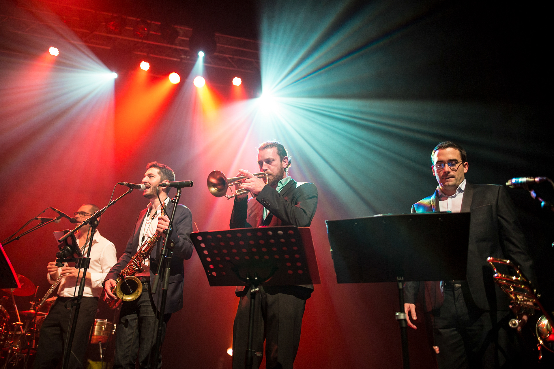 Photo concert bordeaux cuivres