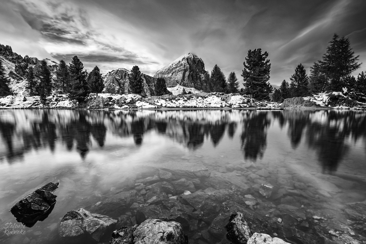 Ein Bergsee in den Dolomiten.