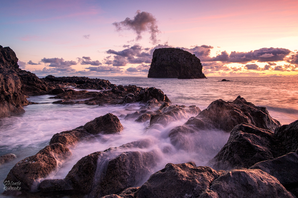 Zarter Sonnenaufgang auf Madeira.