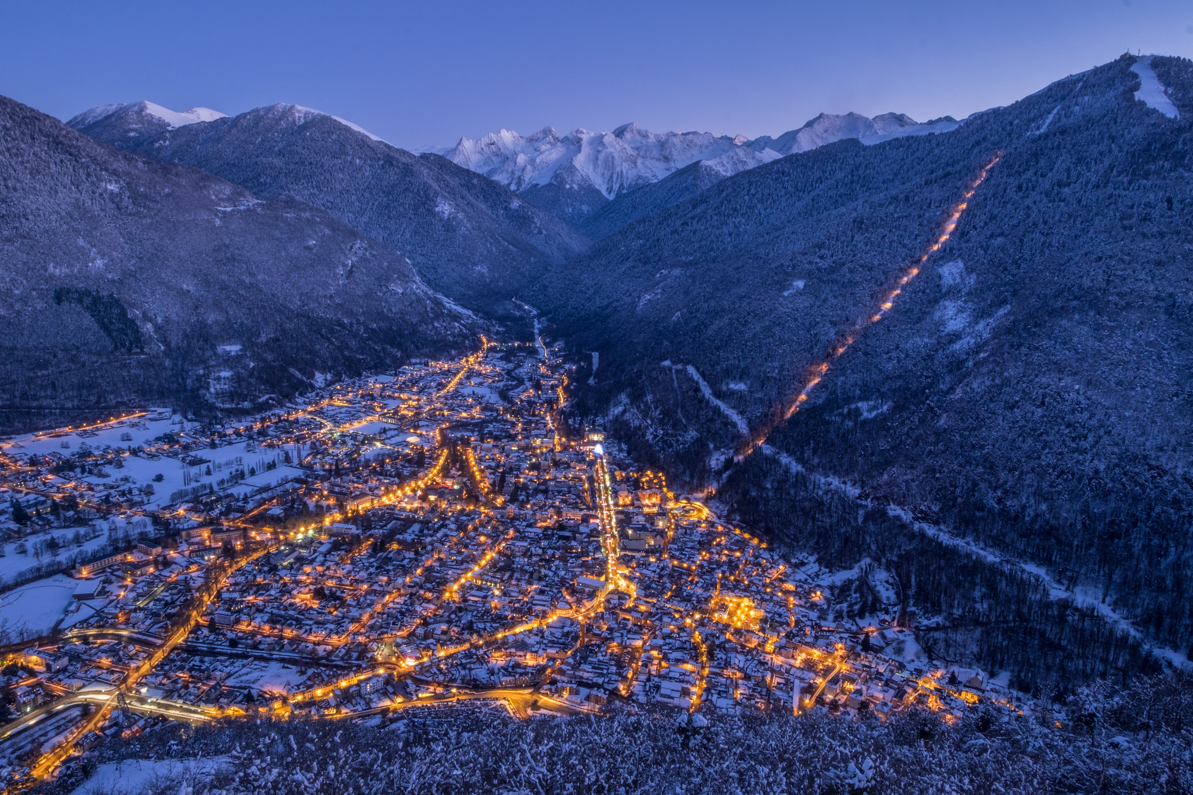 Luchon by night