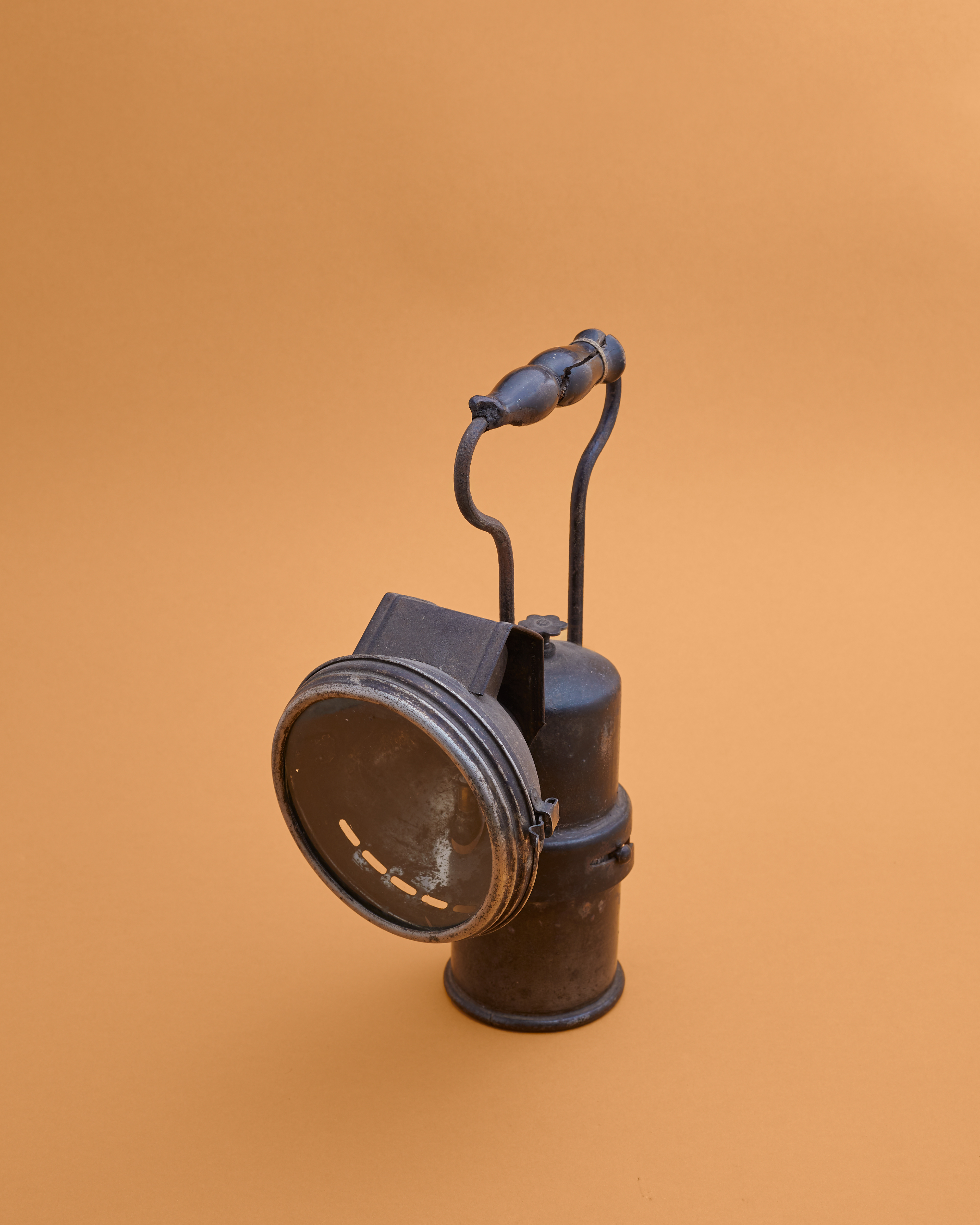 Acetylene lamp: used by the charcoal burners of the Pistoia mountains to illuminate the charcoal pits at night.