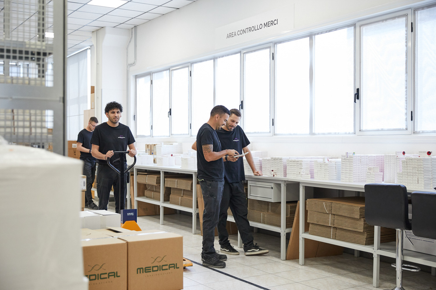 Servizio fotografico per il rebranding di un'azienda toscana leader nella distribuzione internazionale multicanale.