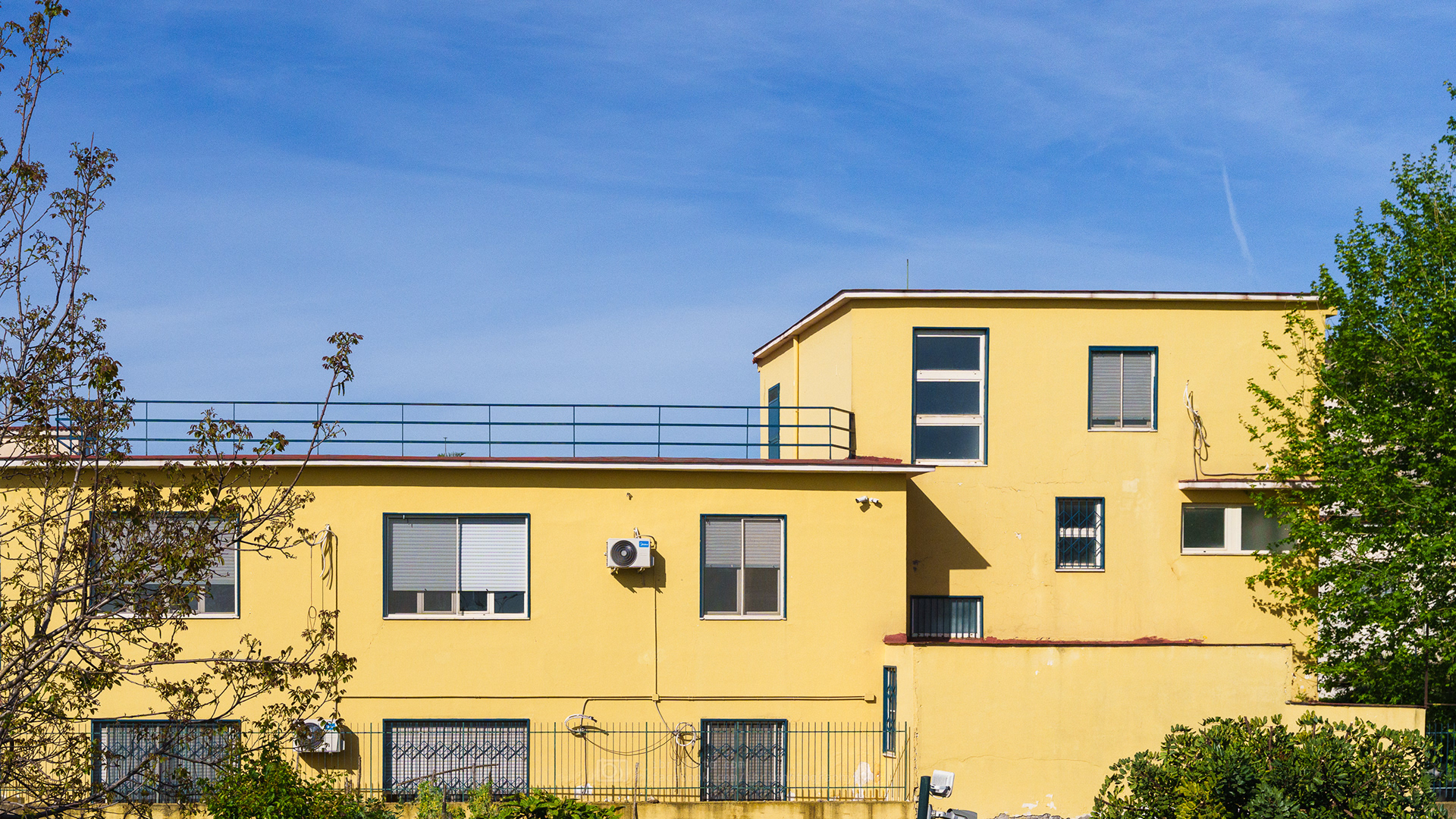 Some of the the sun soaked and eclectic urban architecture along Strada State 145