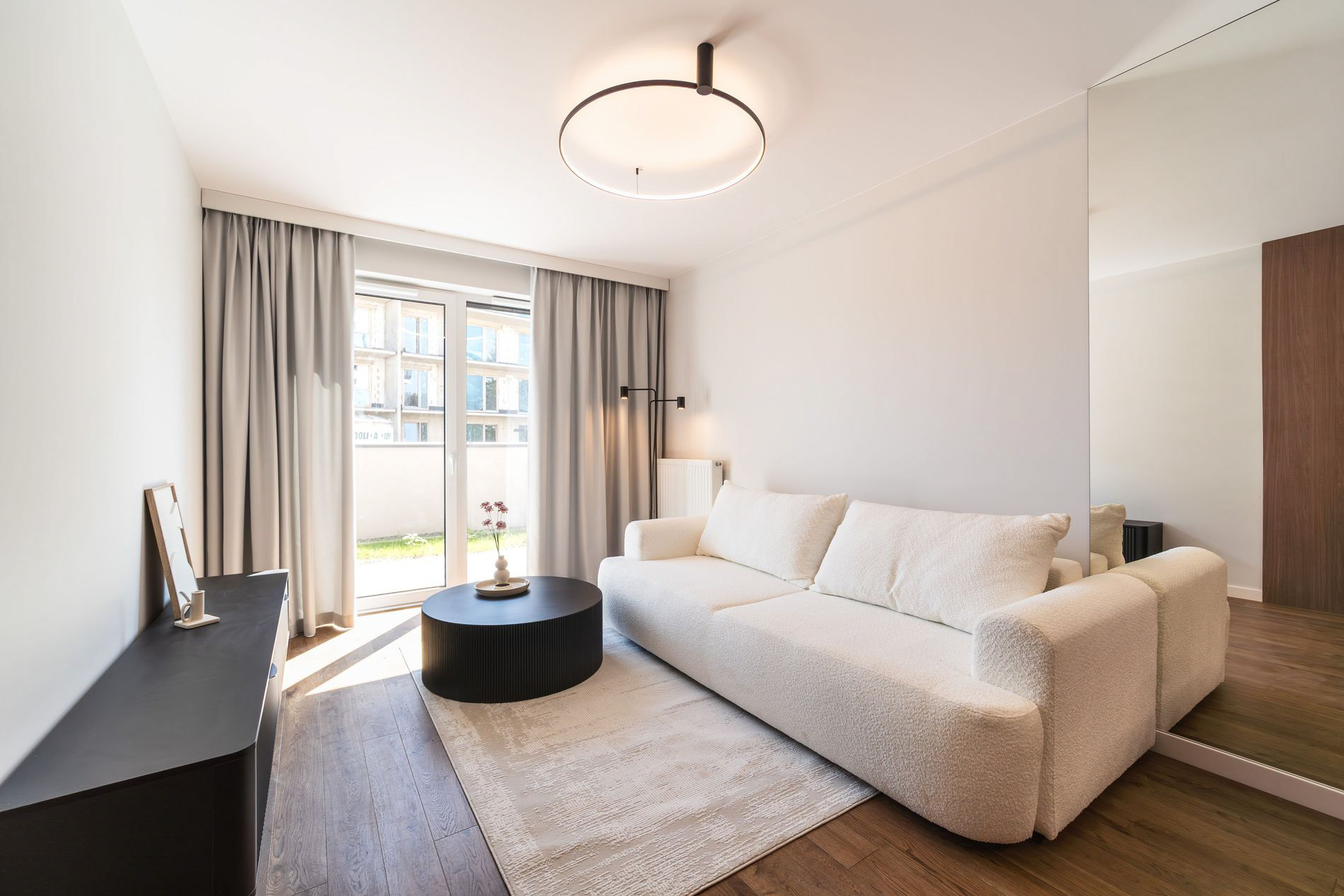 Komfortowy pokój hotelowy w Łodzi – fotografia hotelowa zwiększająca atrakcyjność oferty