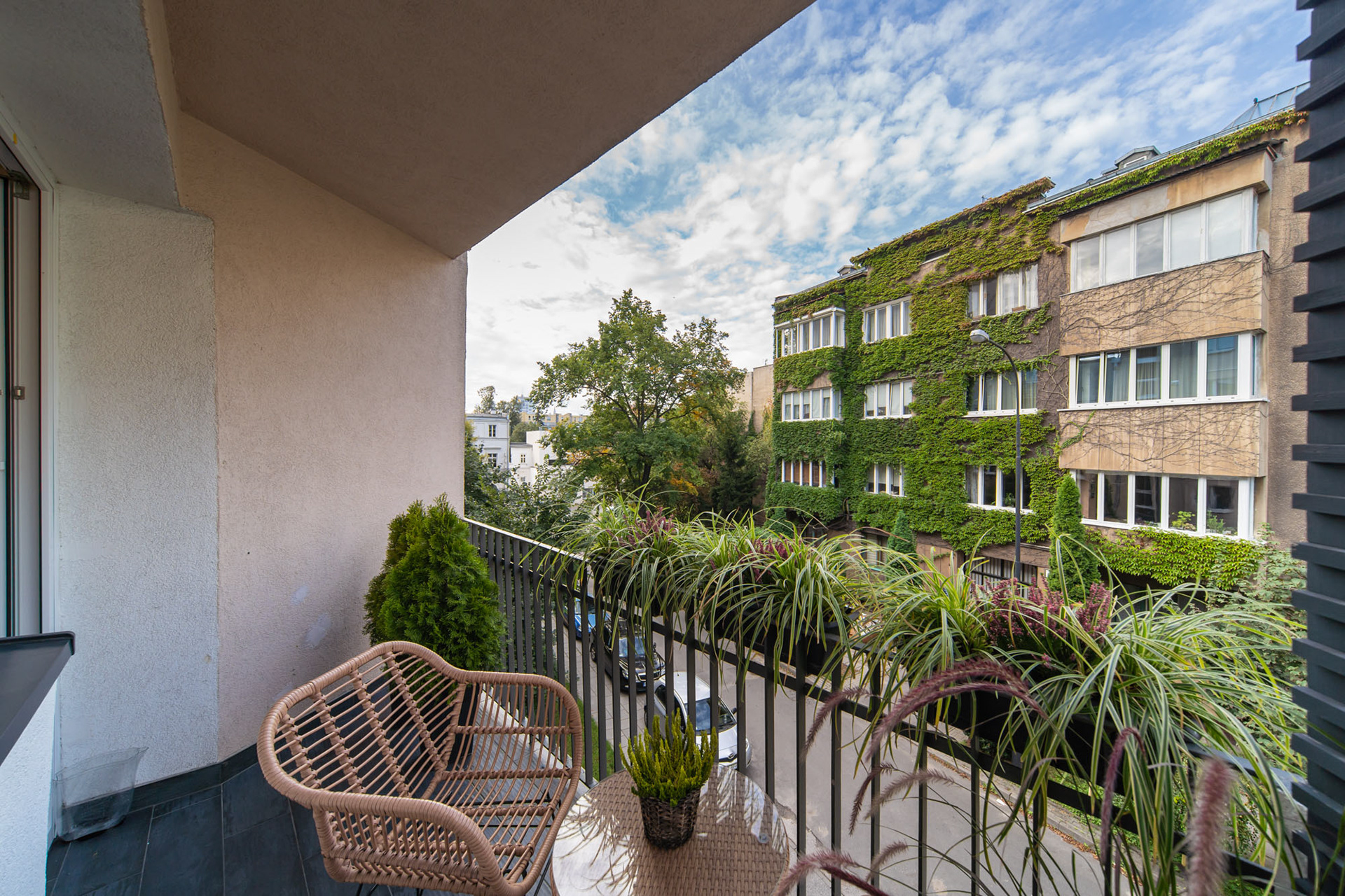 profesjonalne zdjęcia mieszkania na sprzedaż wynajem łódź ujęcie z balkonu