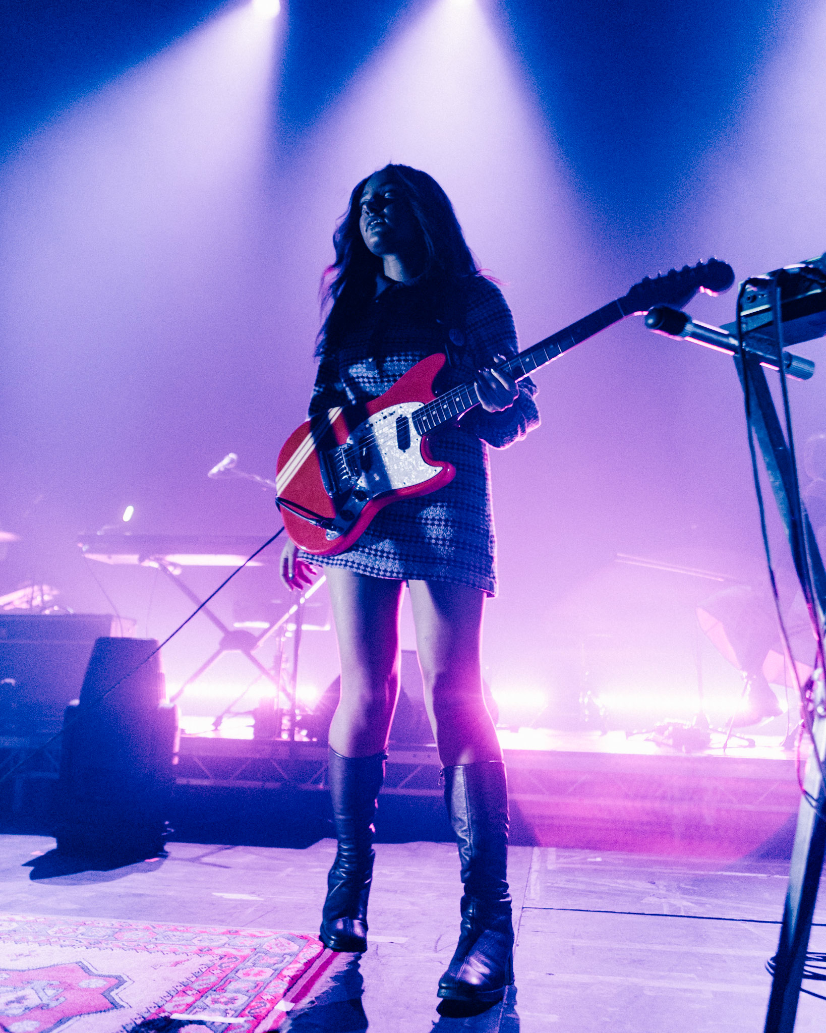 English Teacher, Roundhouse