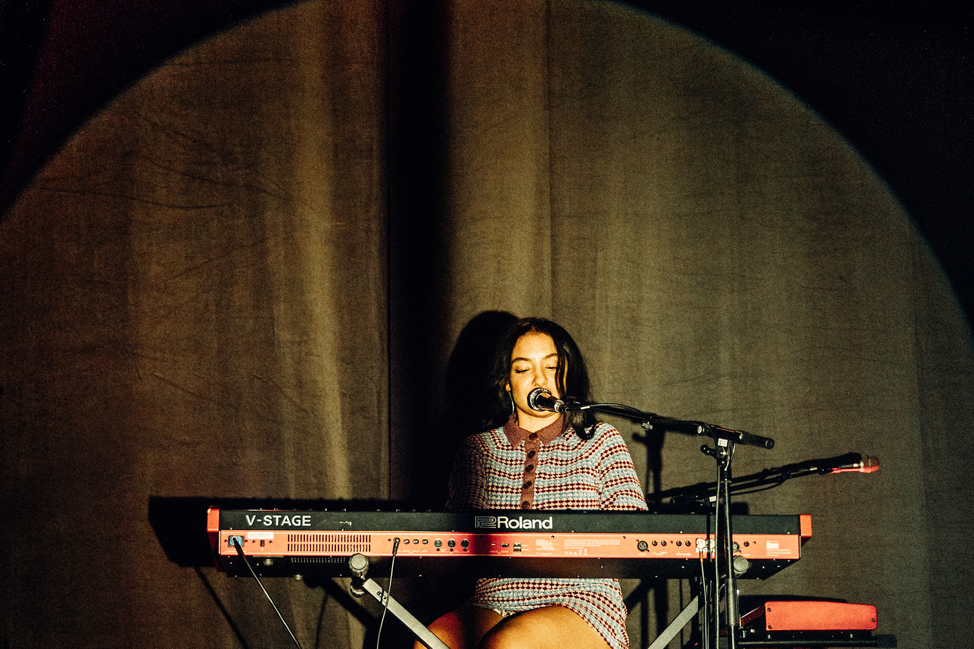 English Teacher, Roundhouse