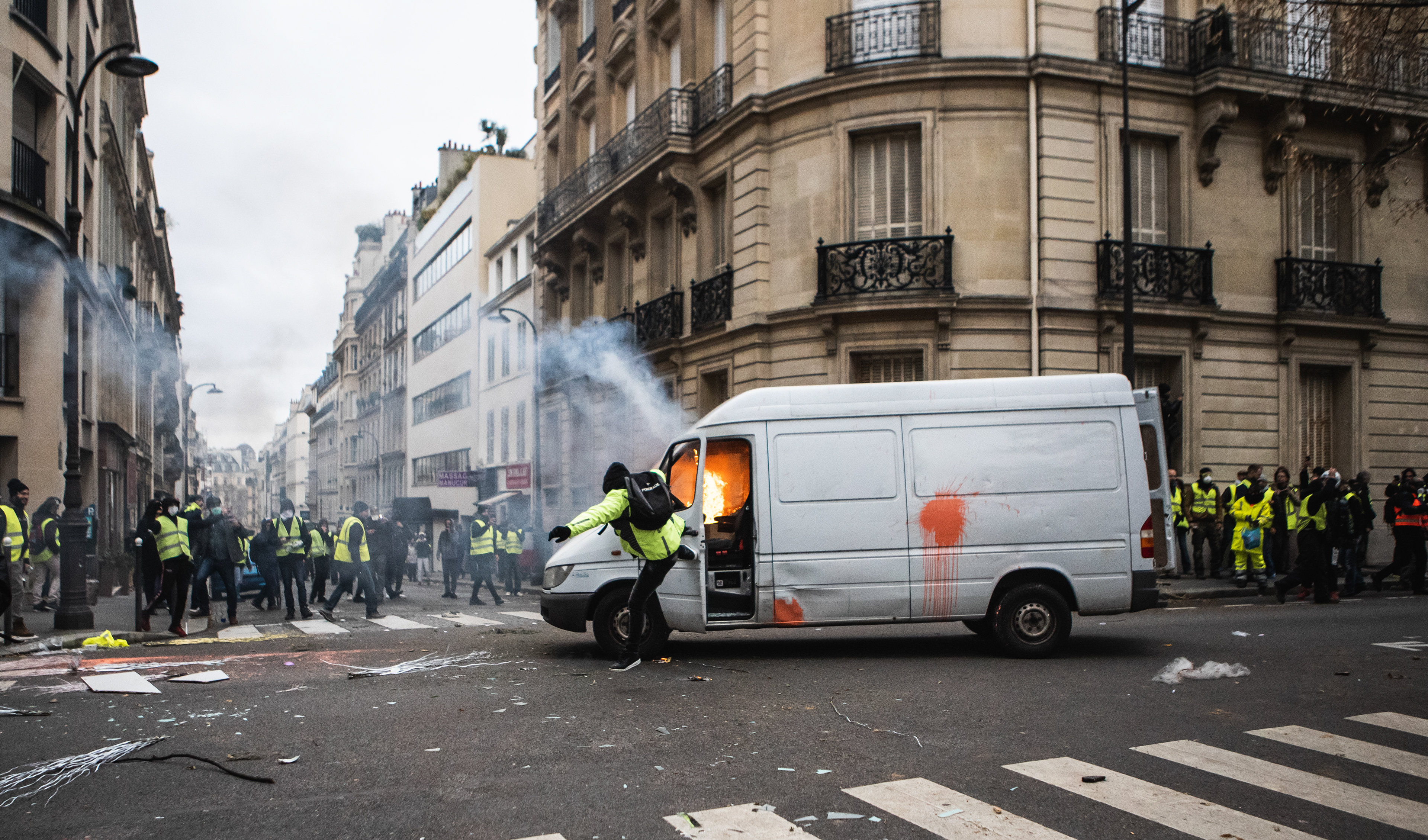 Manifestation Gilets Jaune aux abords de la place de l'étoile à Paris le 8 Décembre 2018
