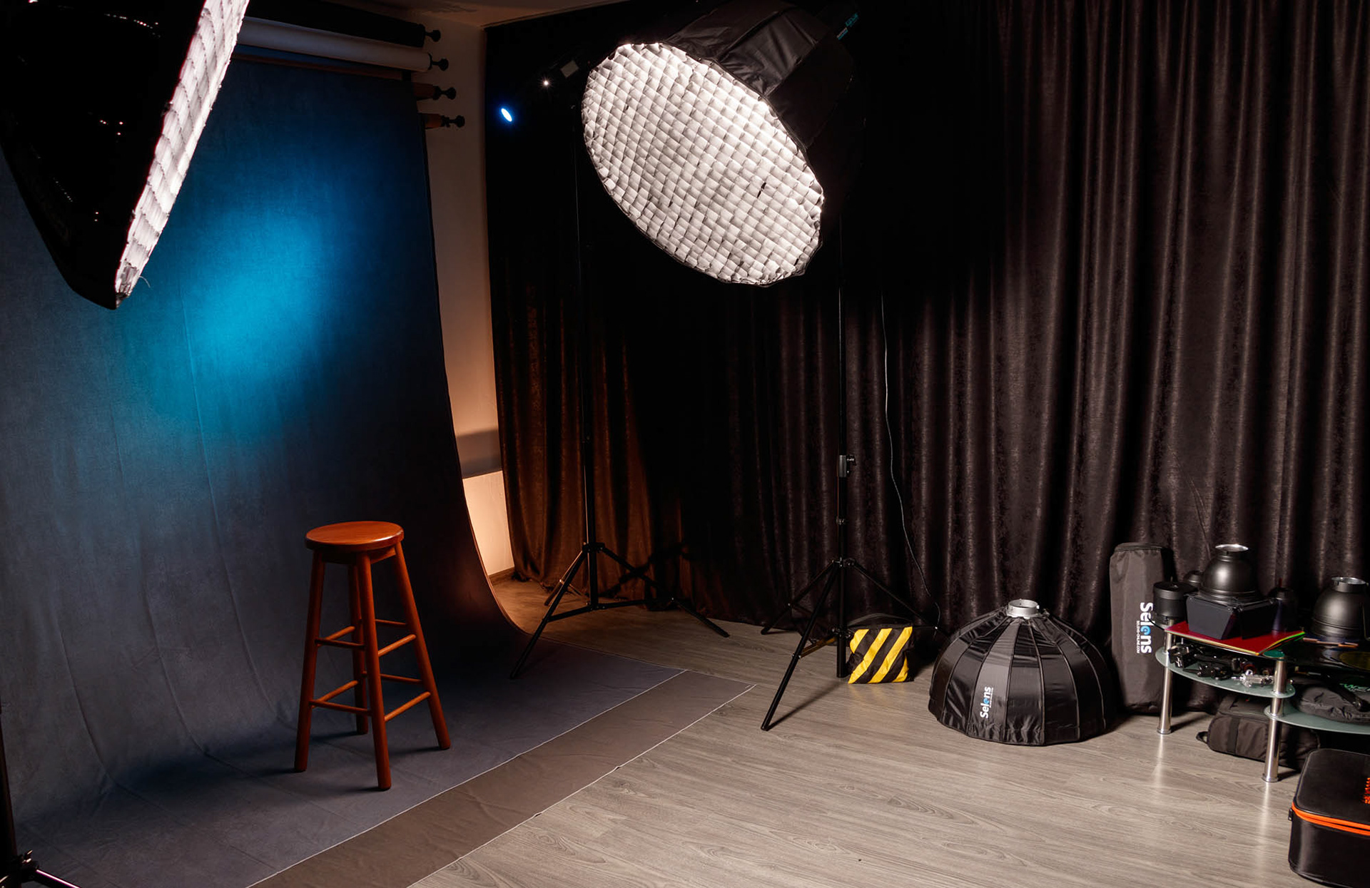 studio foto profesional dotat cu echipamente de ultima generatie
