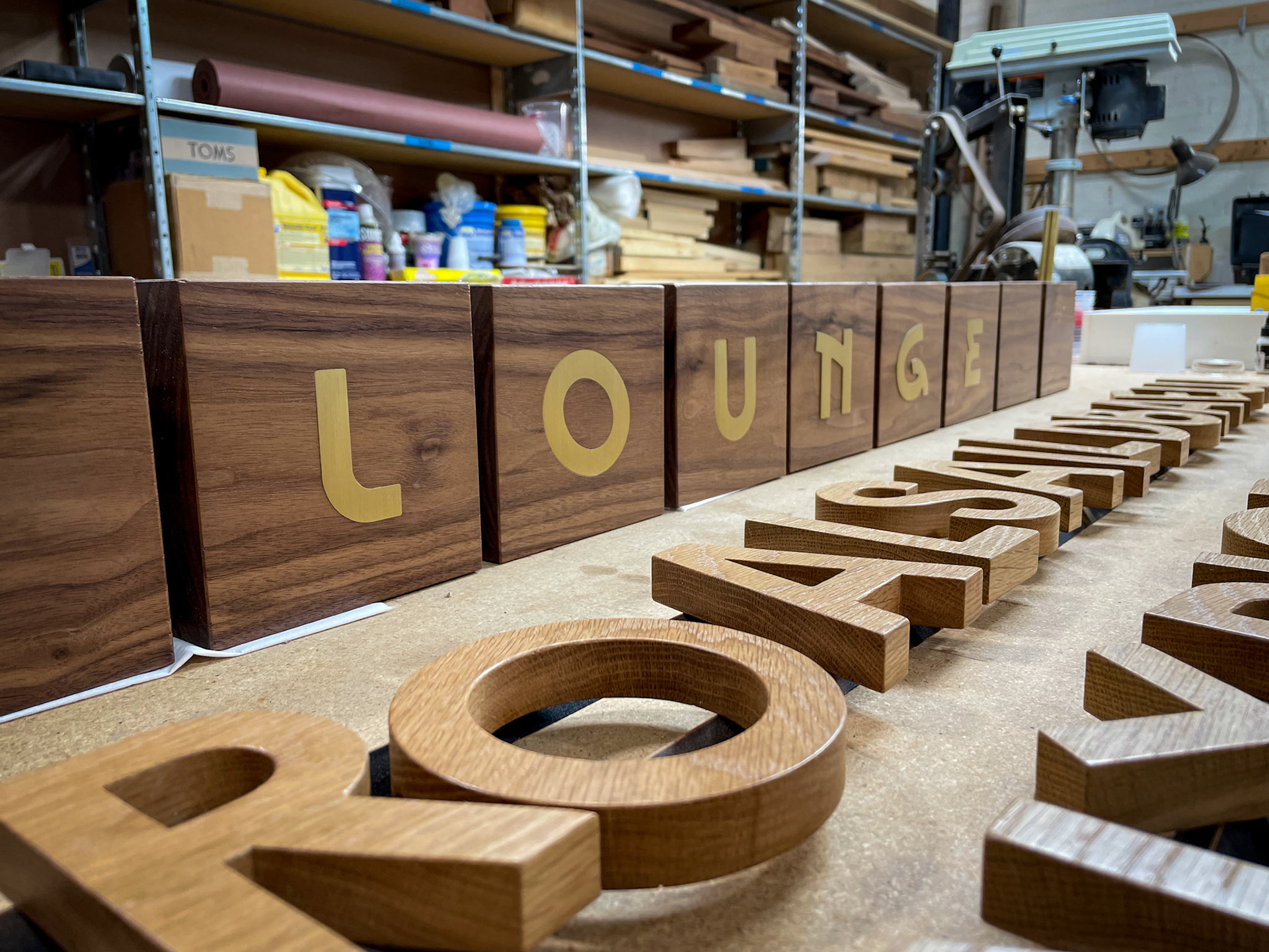 large grain-continuous walnut blocks with brass inlay