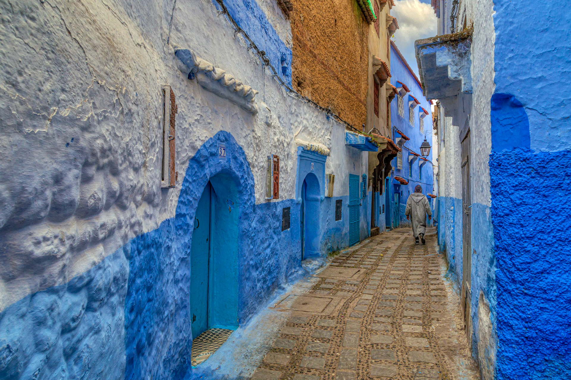 One of the many alley ways to get lost in